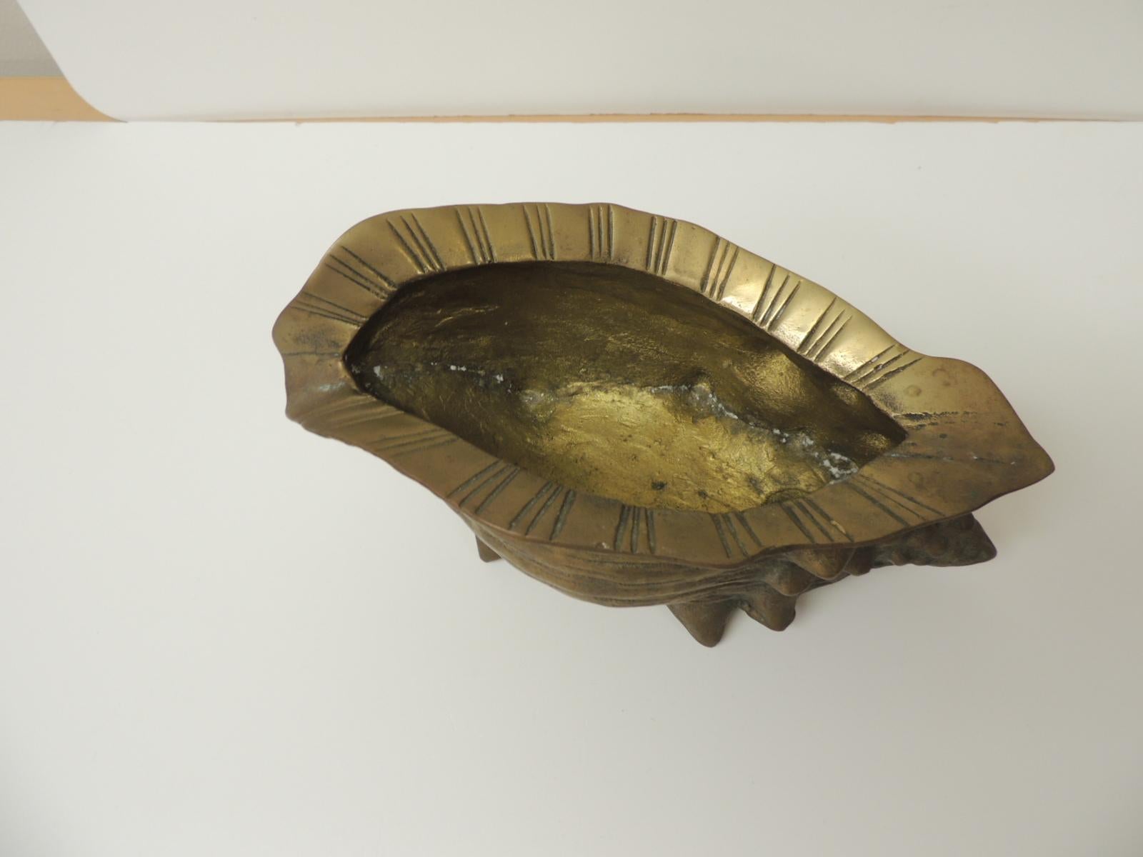 Large vintage brass sea shell planter. Nice details of the shell all around.
Size: 10 x 4 x 5.