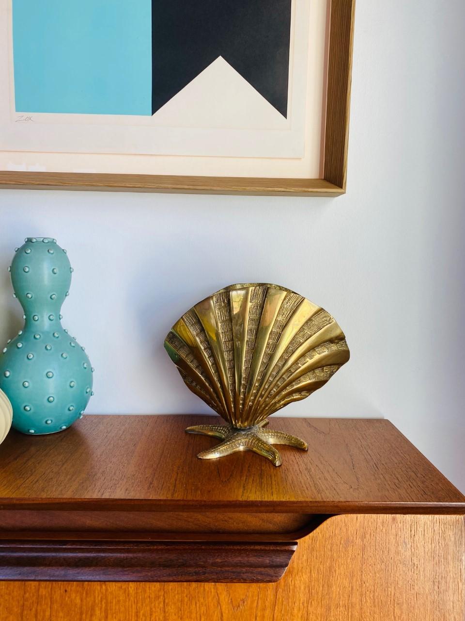 Vintage Brass Seashell Cachepot Jardinière Plant Holder In Good Condition For Sale In San Diego, CA