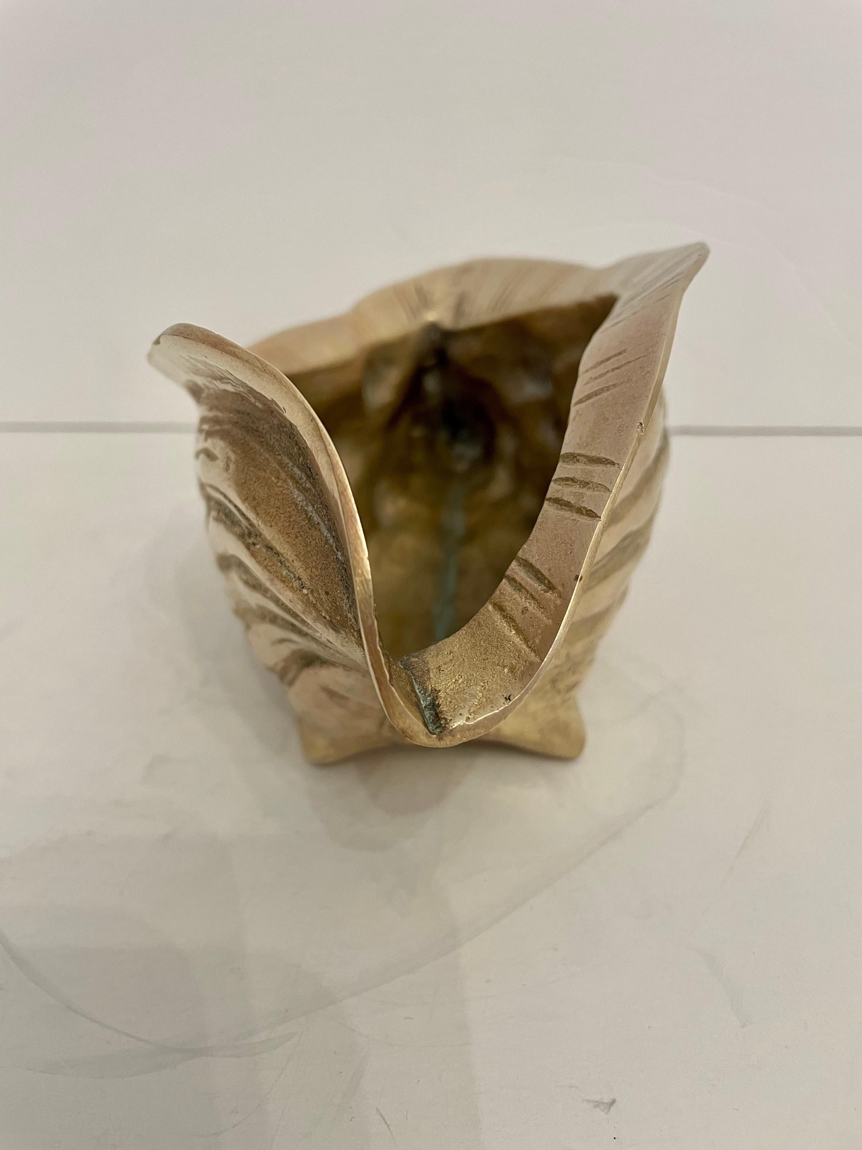 Vintage  Brass Seashell Planter In Good Condition For Sale In New York, NY