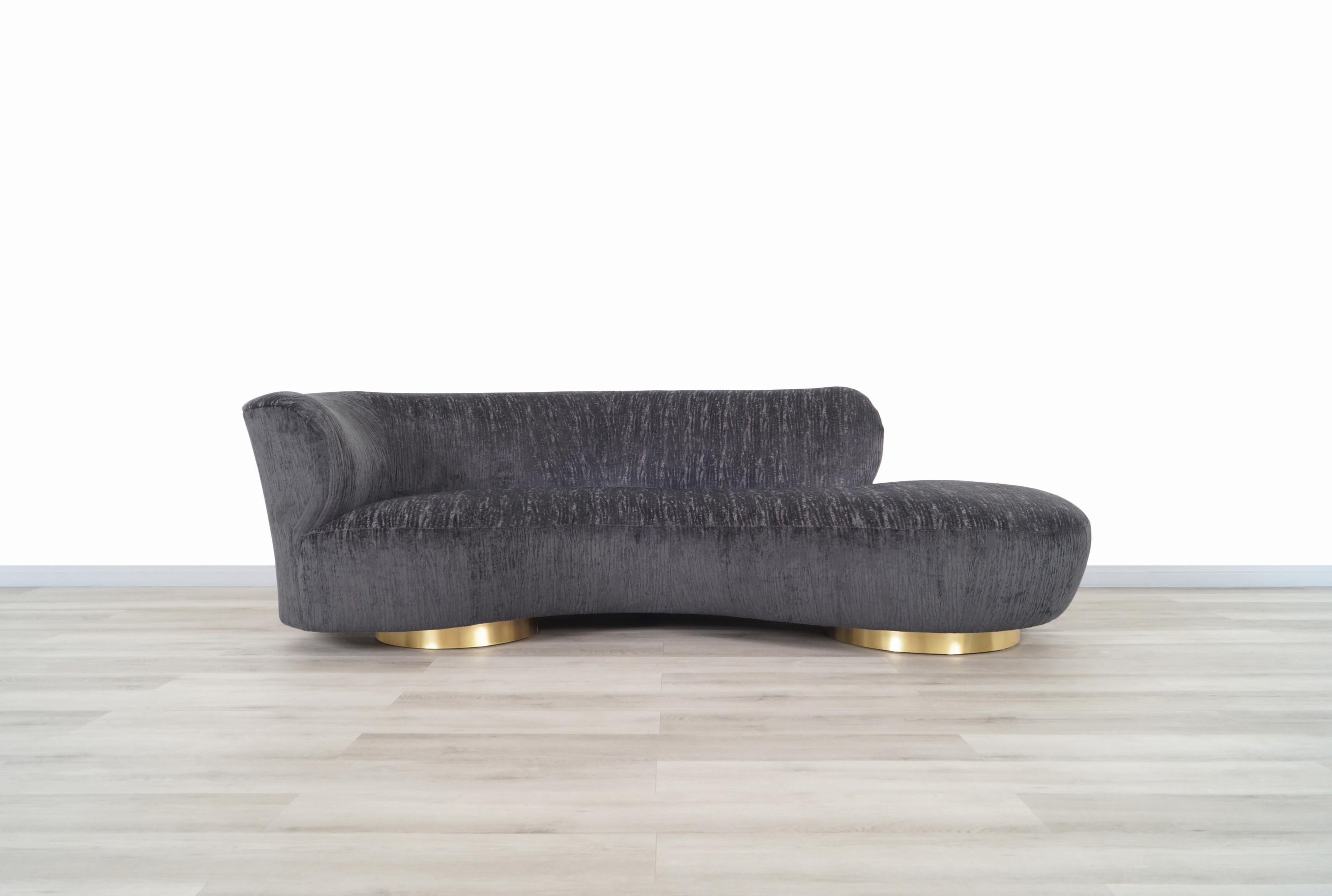 Sofa „Serpentine“ aus Messing im Vintage-Stil nach Vladimir Kagan für Directional im Zustand „Hervorragend“ im Angebot in North Hollywood, CA
