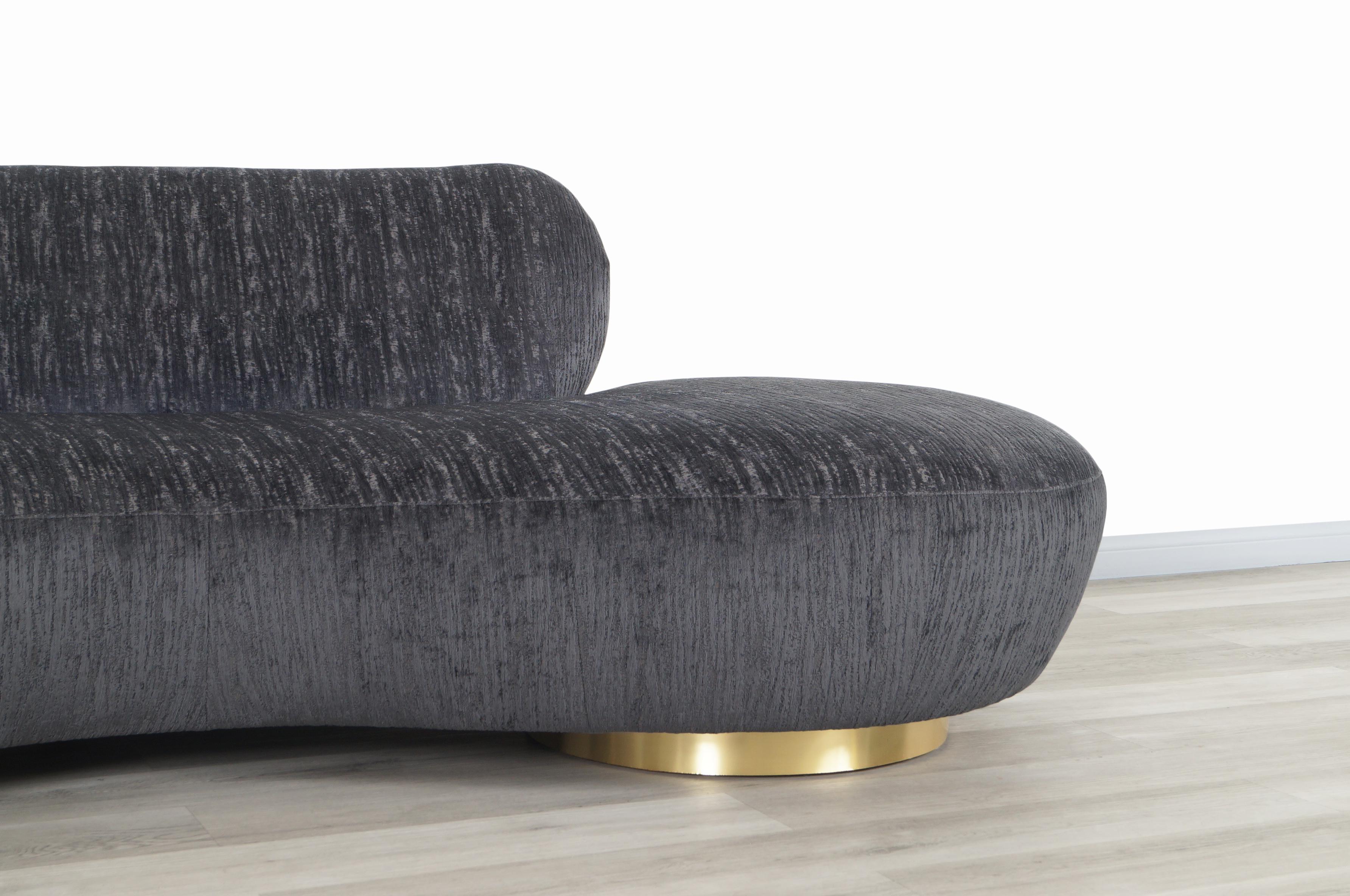 Sofa „Serpentine“ aus Messing im Vintage-Stil nach Vladimir Kagan für Directional (Ende des 20. Jahrhunderts) im Angebot
