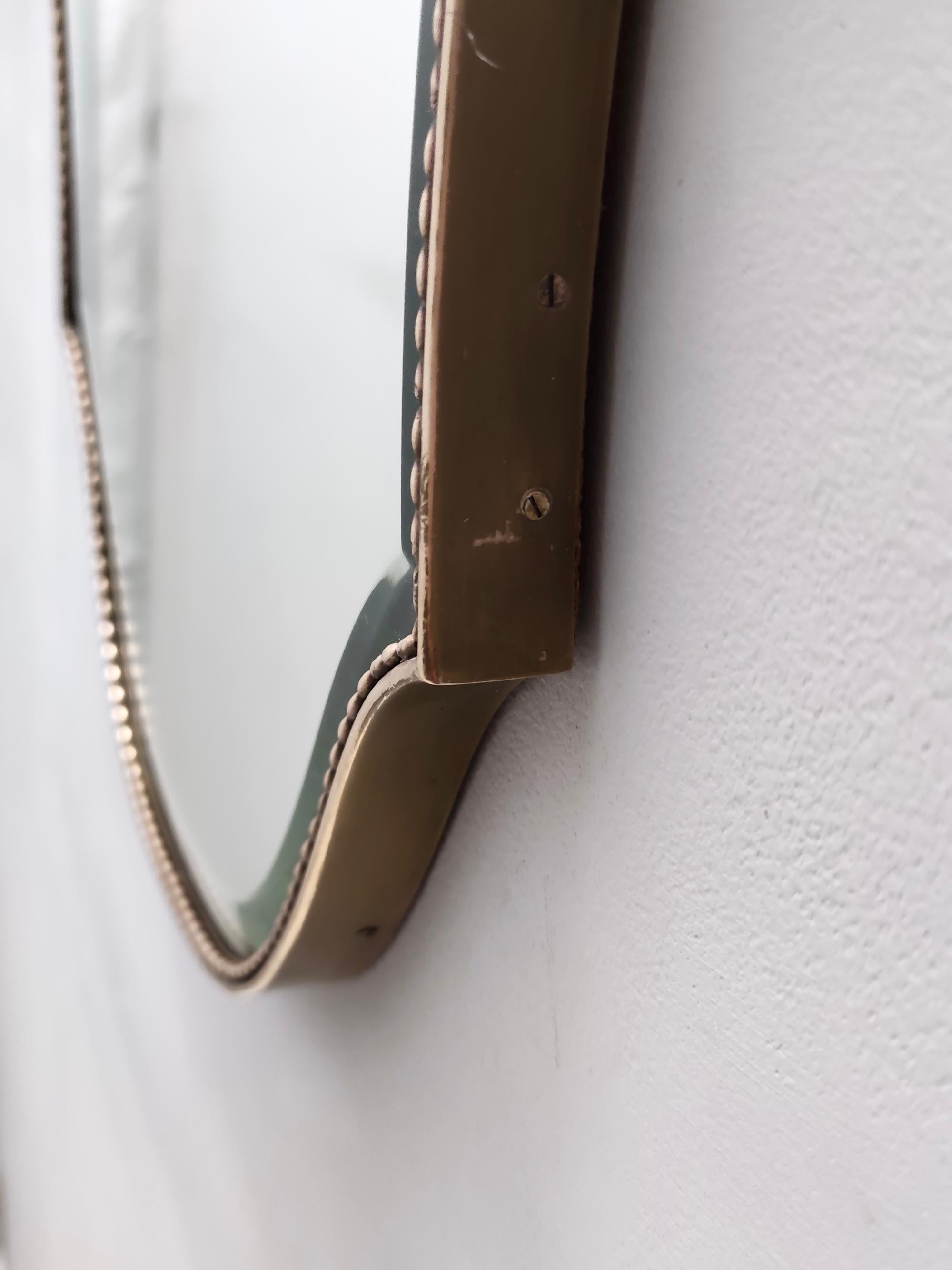 Vintage Messing Shield Shaped Beveled Wandspiegel, Italien im Angebot 4
