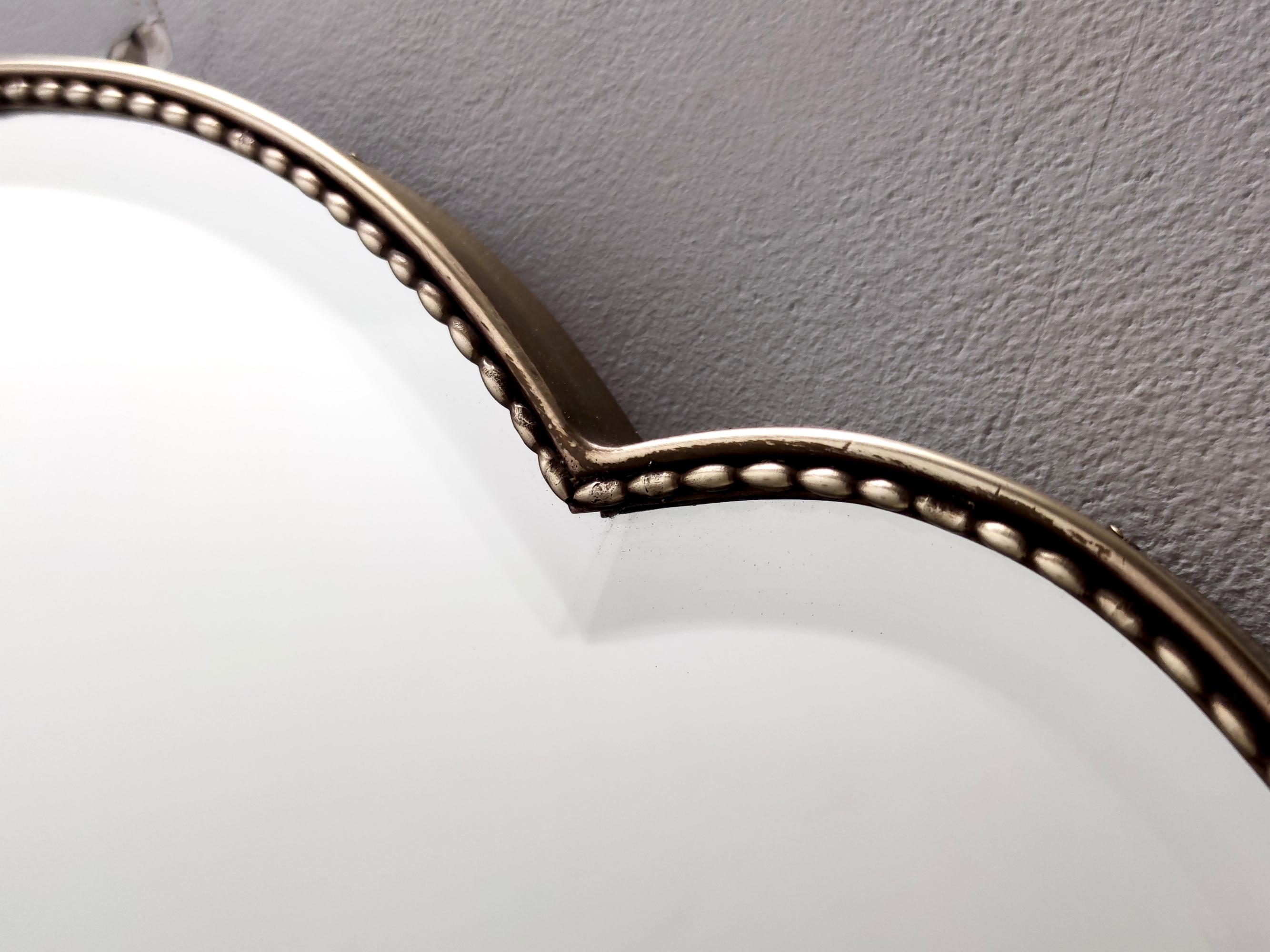 Specchio da parete smussato a forma di scudo in ottone d'epoca, Italia in vendita 1