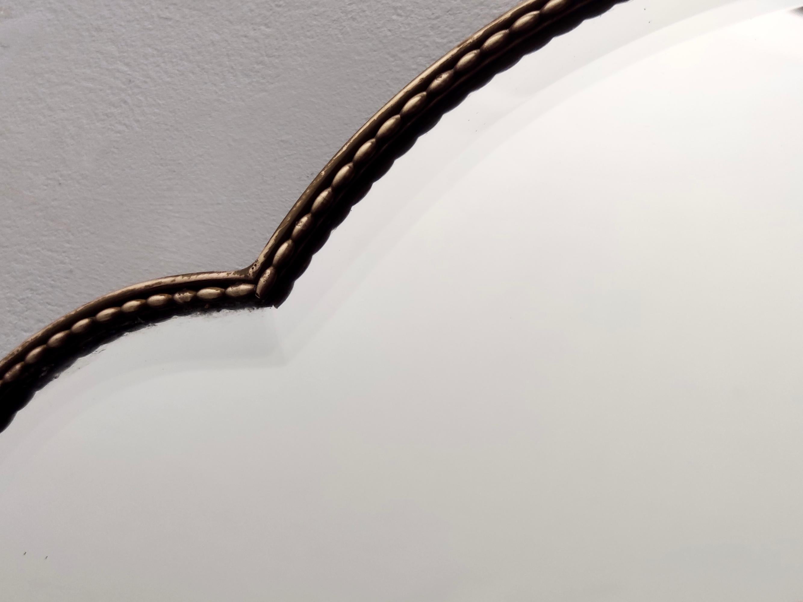 Specchio da parete smussato a forma di scudo in ottone d'epoca, Italia in vendita 2