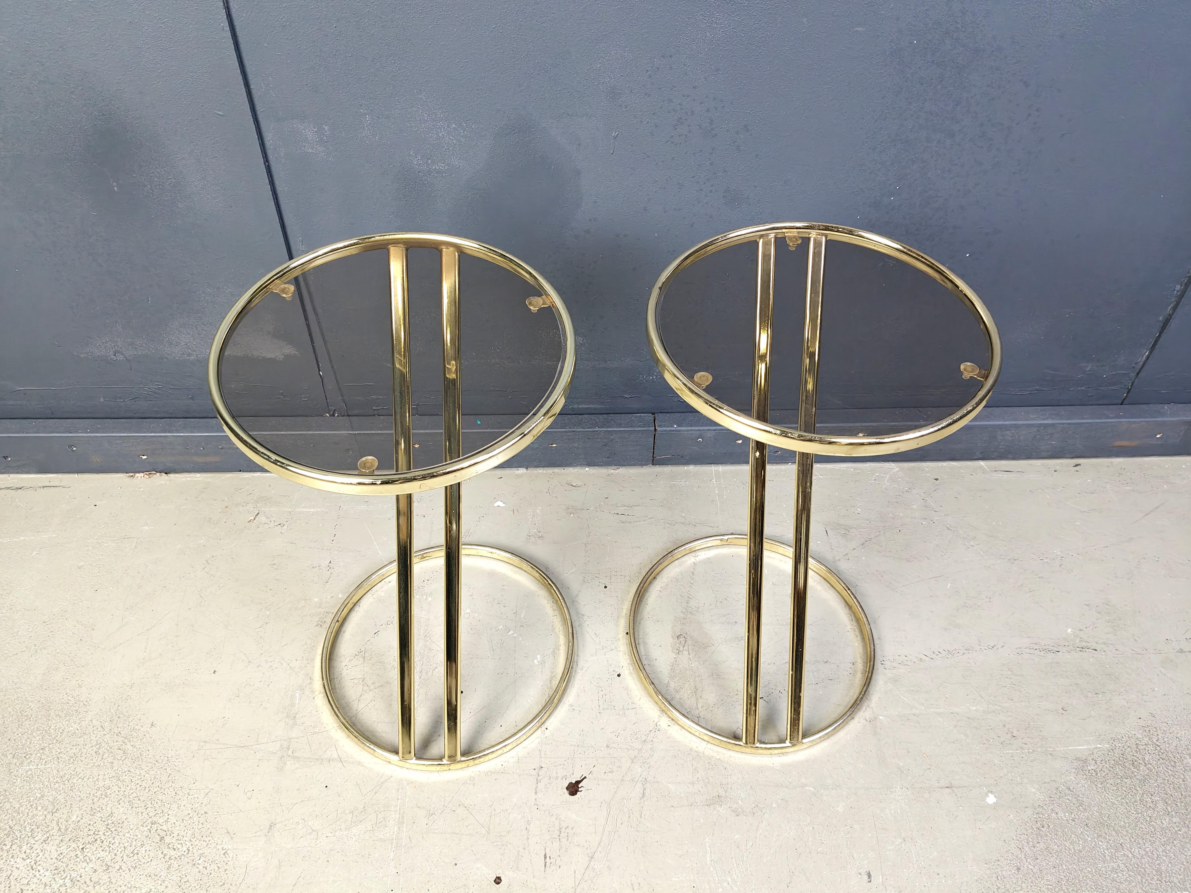 Vintage brass Z-shaped side table or plant stand with smoked glass.

Good condition.

Late 1970s - Belgium

Height: 55cm
Diameter: 34cm

Ref.: 25071811
