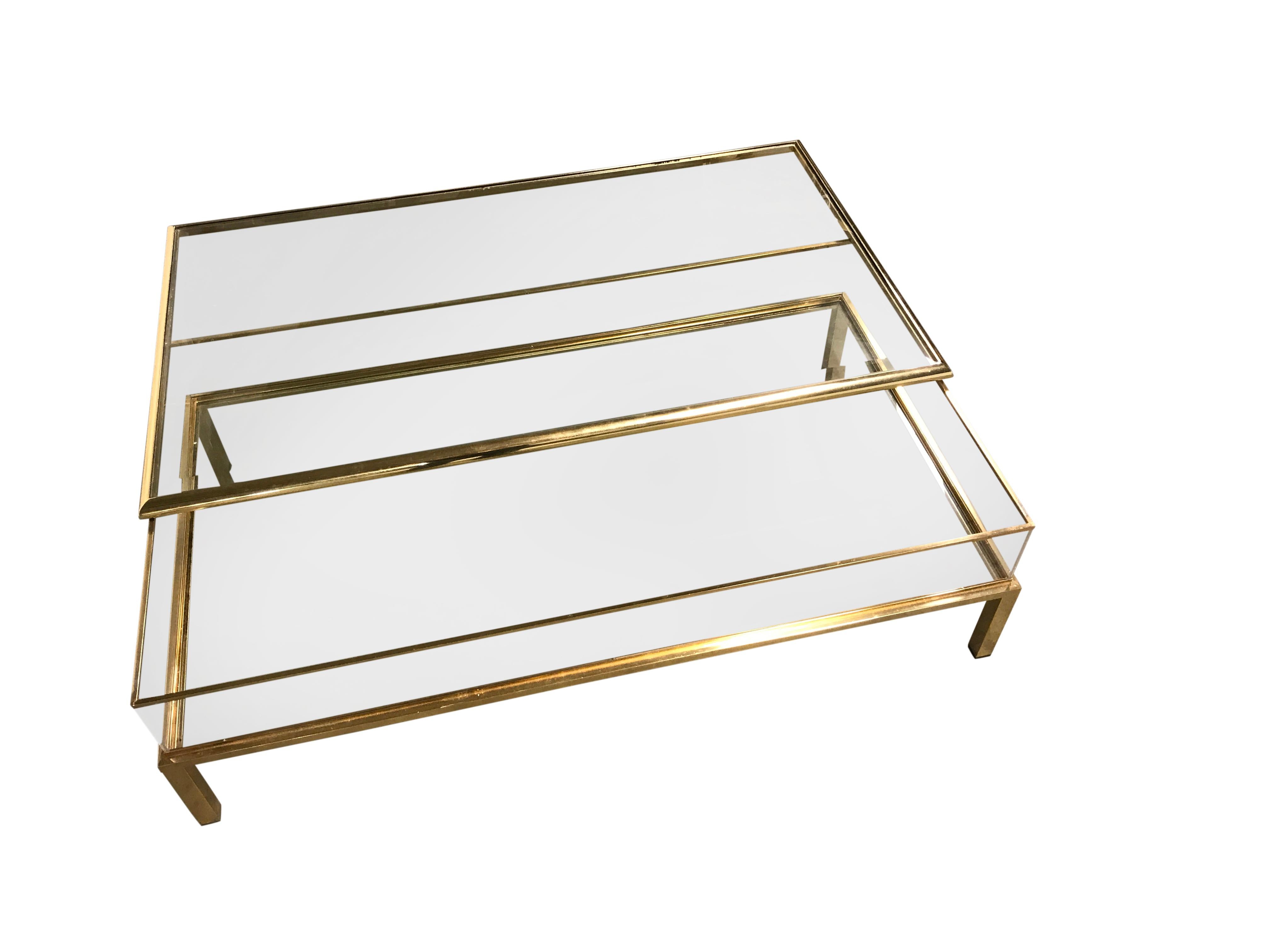 Vintage square brass coffee table with a sliding beveled glass top.

This luxurious appeal table is made from heavy quality brass and glass.

It is ideal to display curio and to store magazines.

The table is in very good condition, no fading