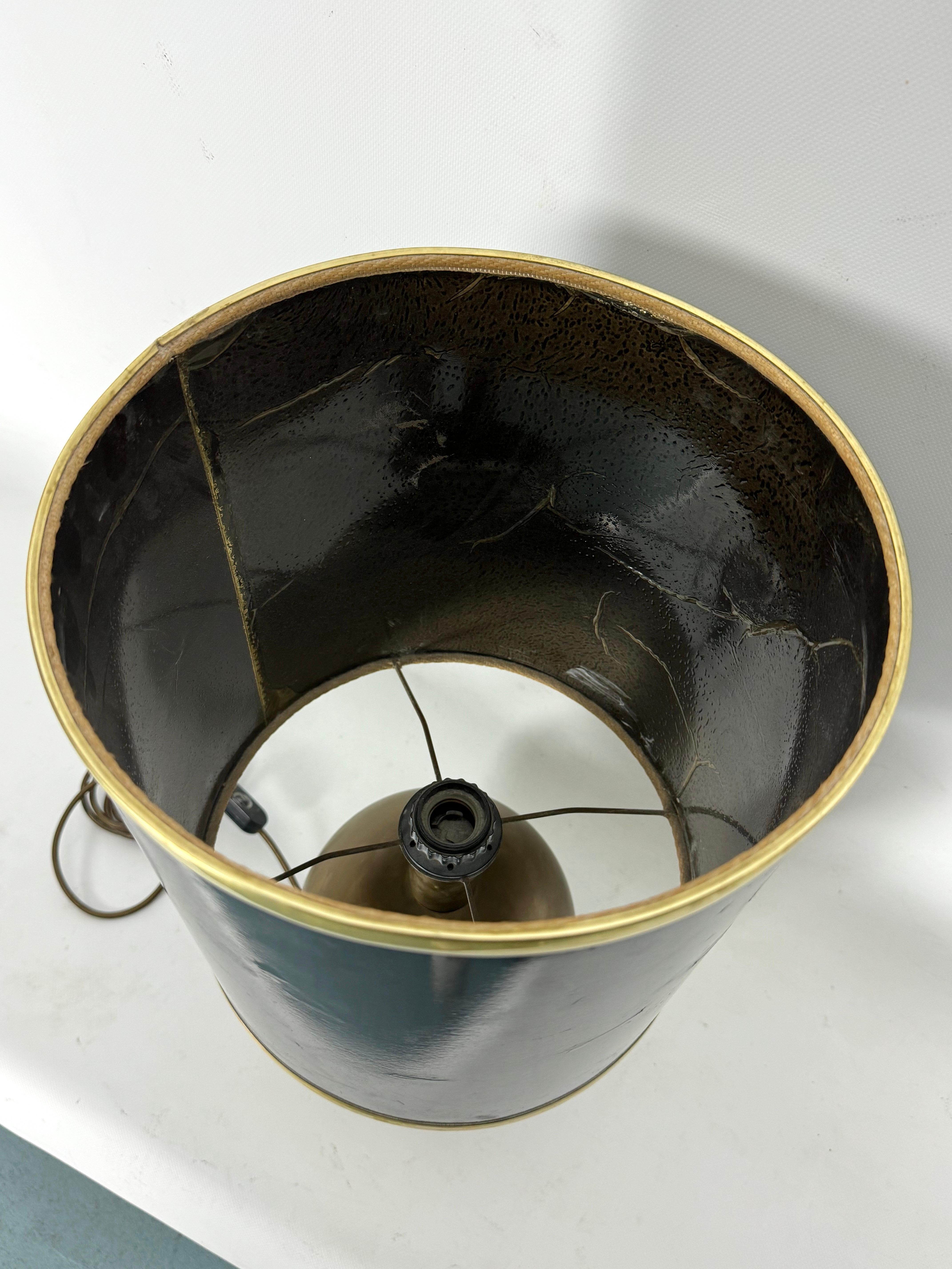 20ième siècle Lampe de table sphérique en laiton. Italie 1970 en vente