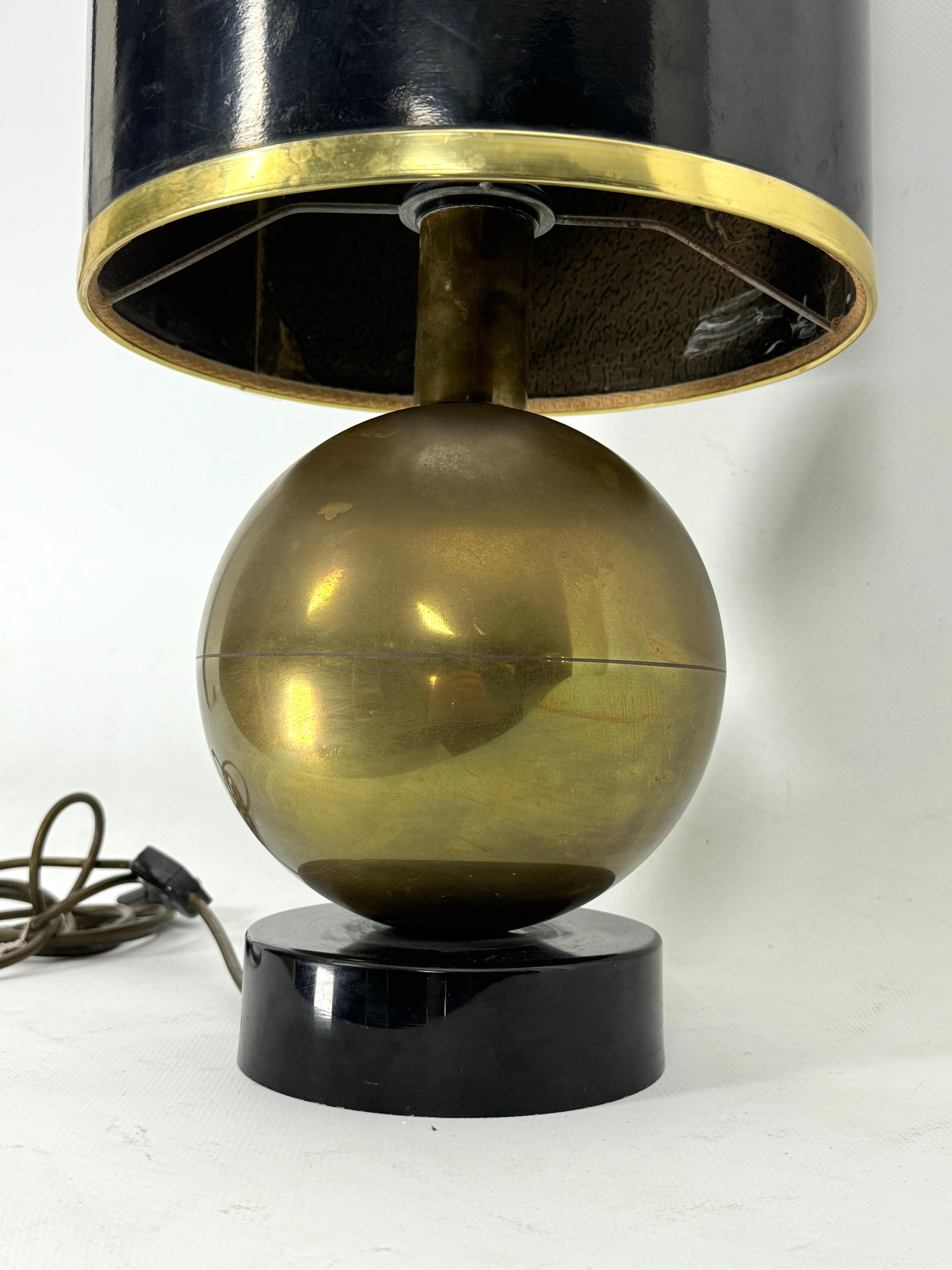 Vintage Brass sphere table lamp. Italy 1970s For Sale 2
