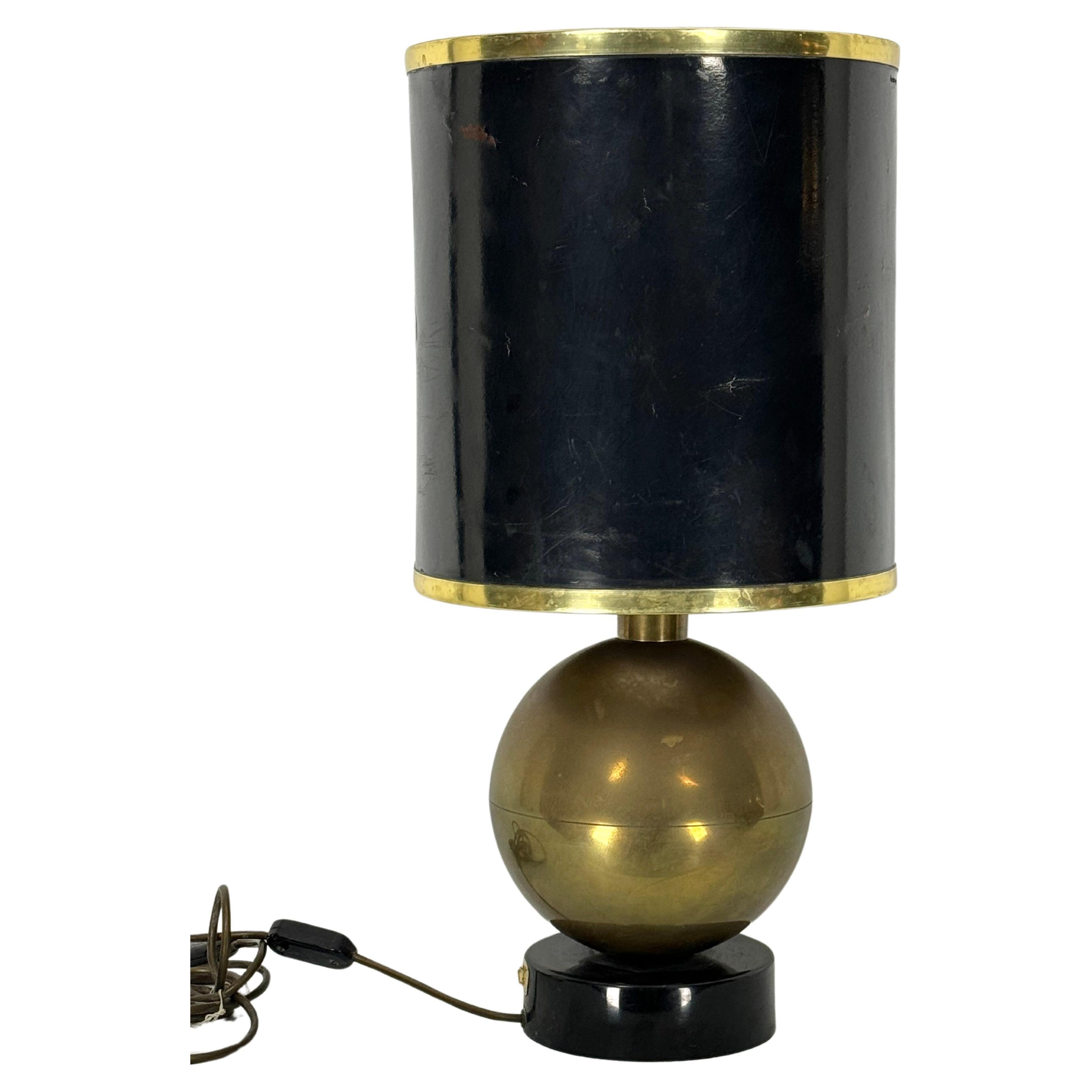 Vintage Brass sphere table lamp. Italy 1970s For Sale