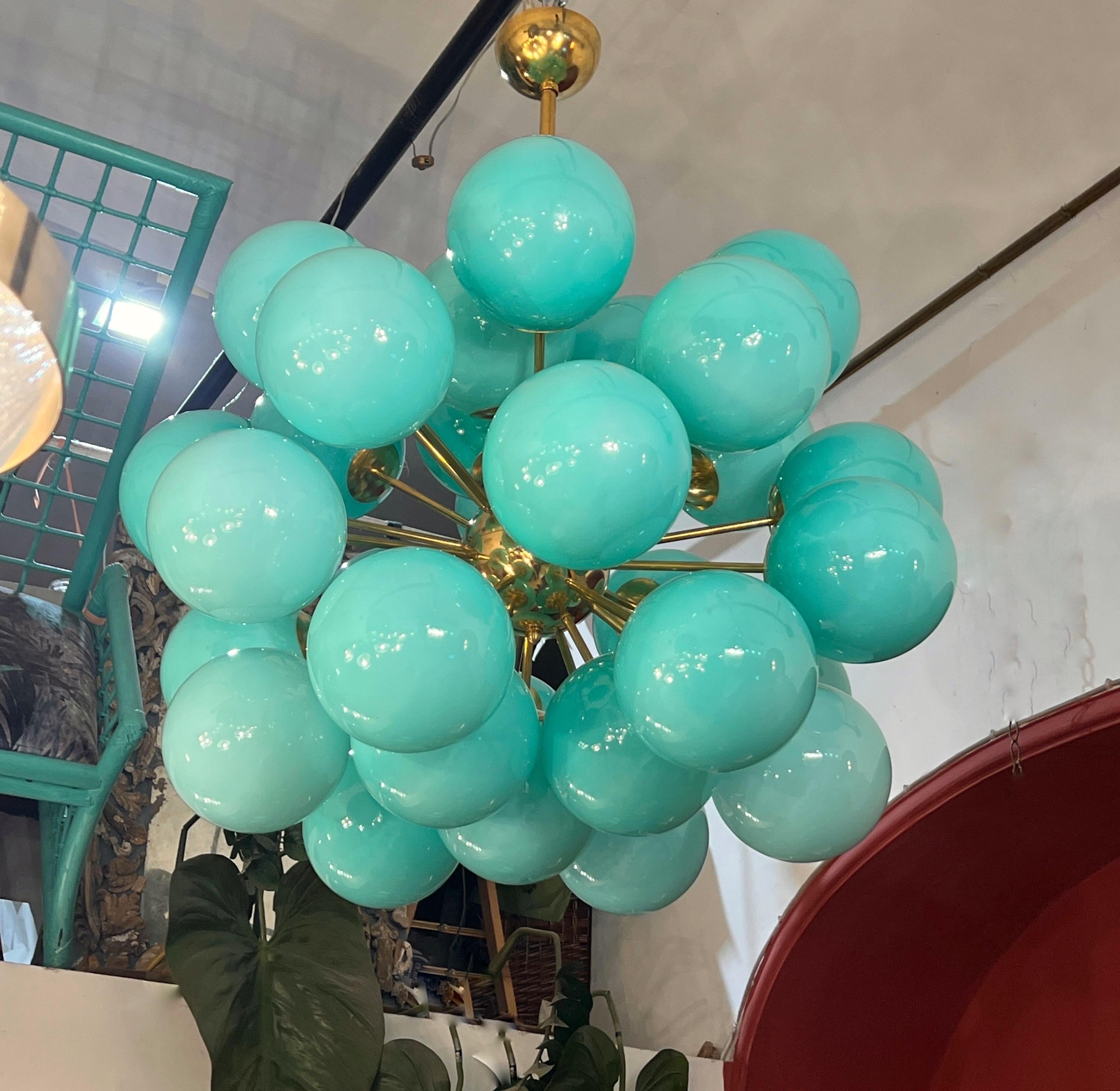 Vintage Brass Sputnik Chandelier with Tiffany Green Murano Glass Spheres, 1980s In Excellent Condition For Sale In Florence, IT