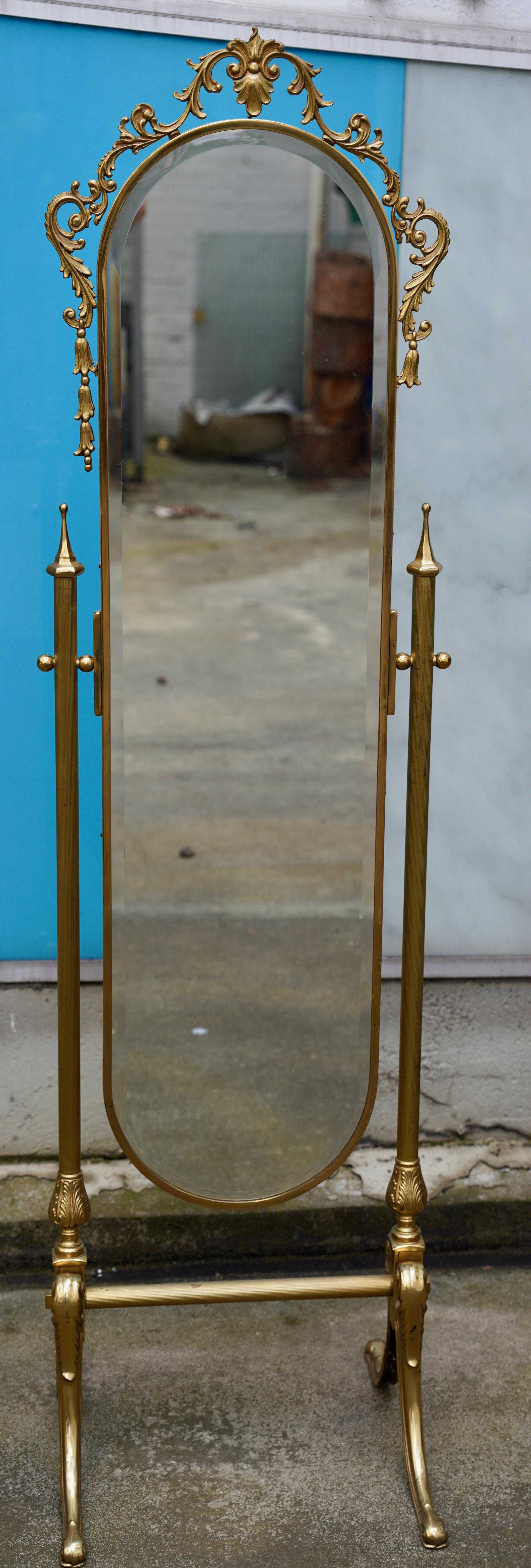 Elegant vintage brass standing mirror with faceted glass and ornate decorations, H 161 cm

Item description:
This elegant vintage mirror made of solid brass is a real eye-catcher for any interior. With an impressive height of 161 cm and a width of