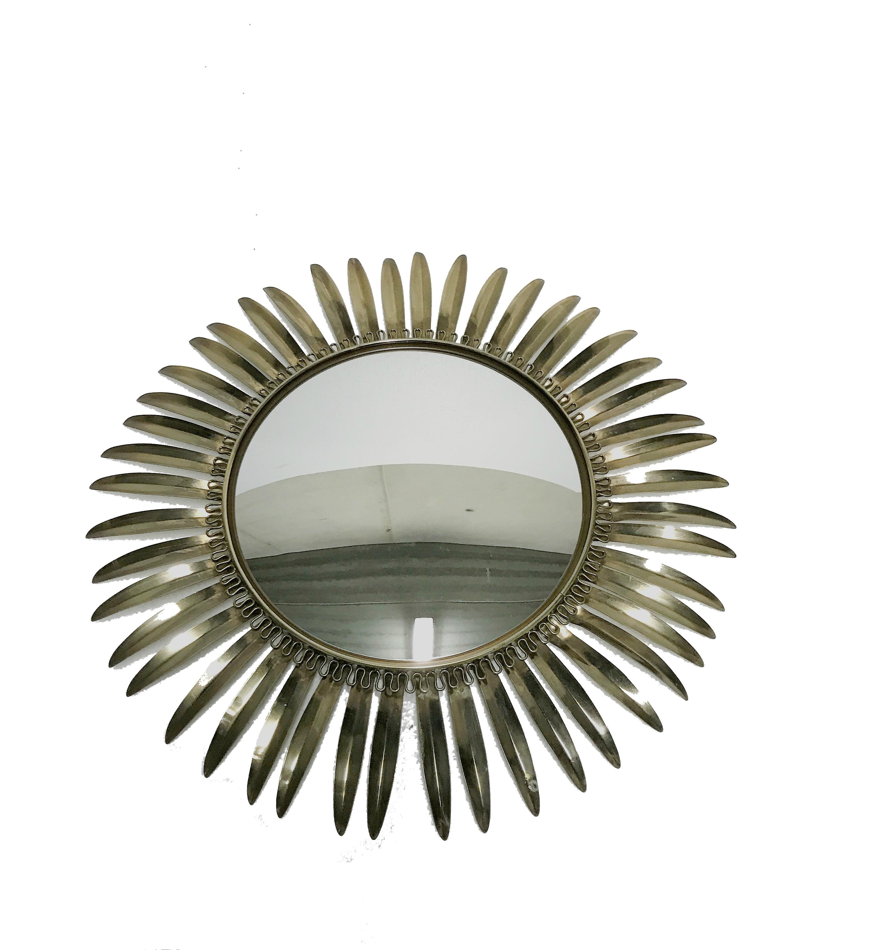 Midcentury brass sunburst mirror with convex glass.

This mirror fits in most interiors and is a perfect add-on for a regency style interior.

The mirror is made from patinated brass.

Good condition.

France, 1960s

Diameter mirror: