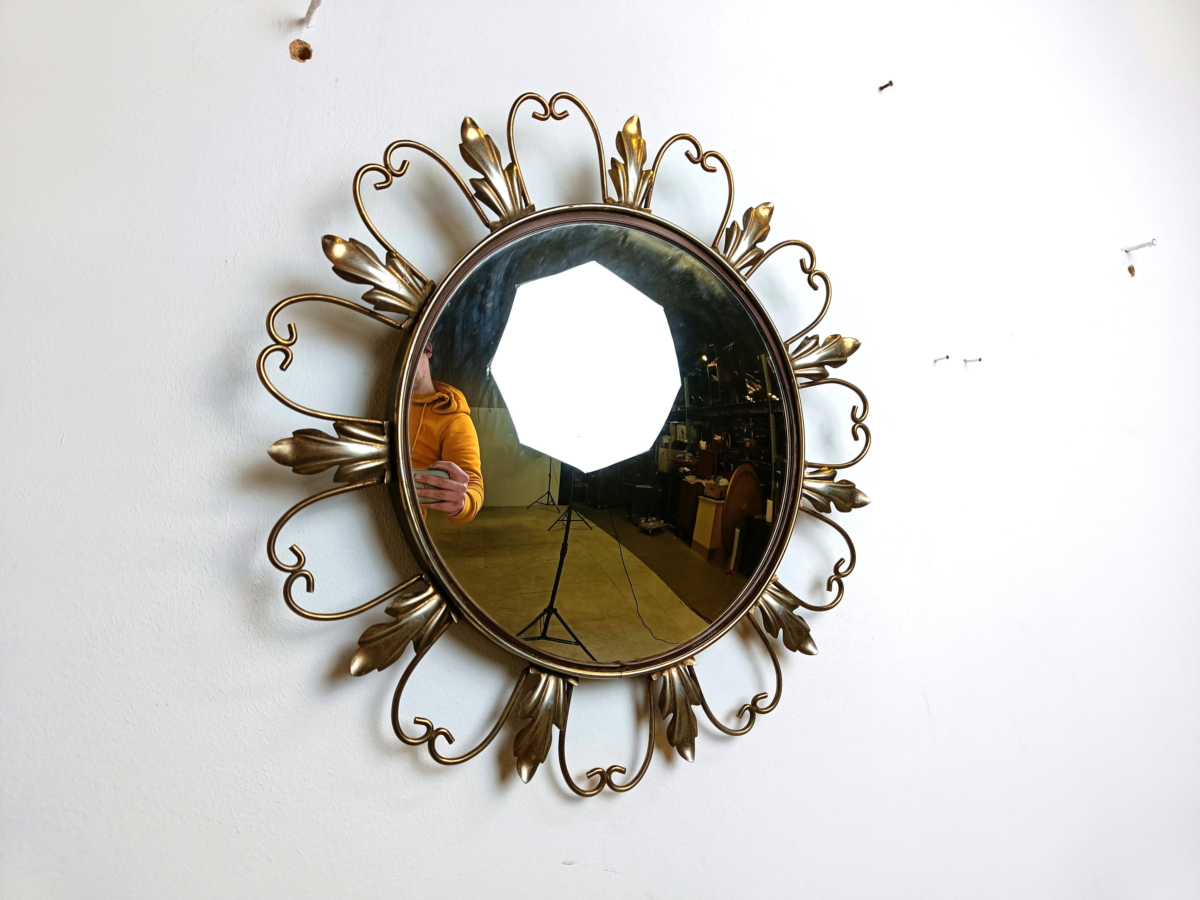 Stile impero Specchio vintage in ottone a raggiera anni '1960 in vendita