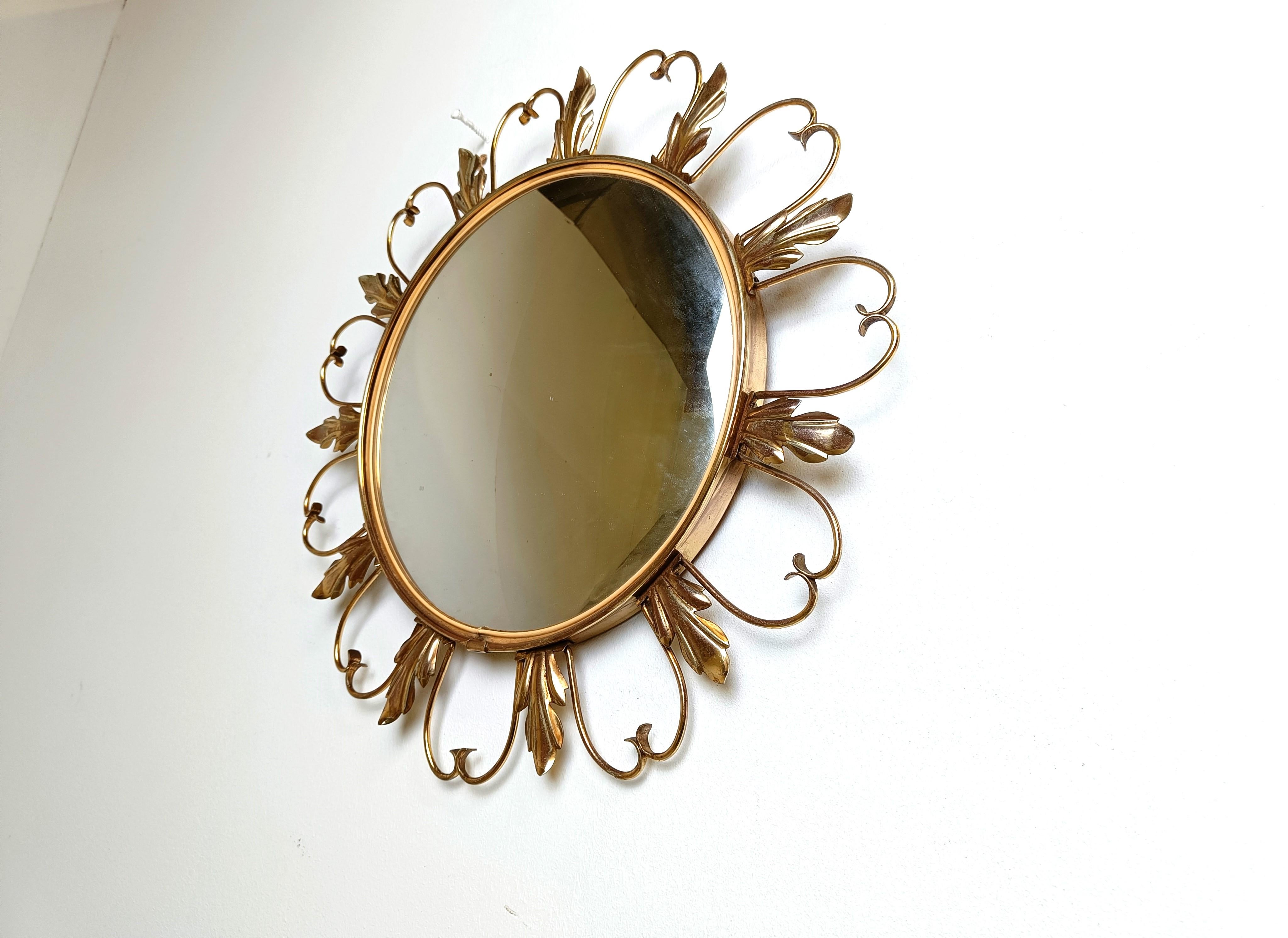 Specchio vintage in ottone a raggiera anni '1960 in vendita 2