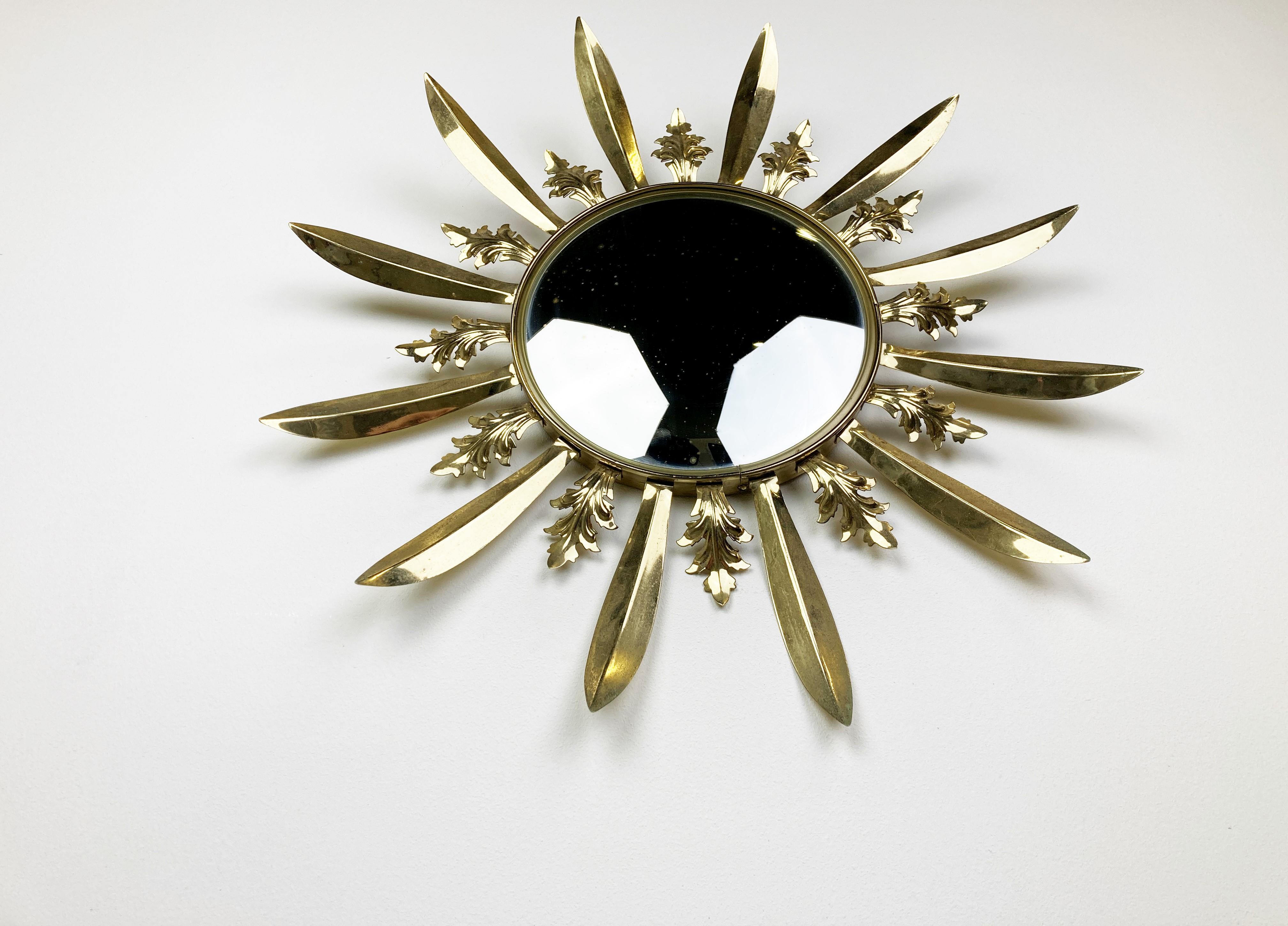 Vintage Brass Sunburst Mirror, 1970s In Good Condition For Sale In HEVERLEE, BE