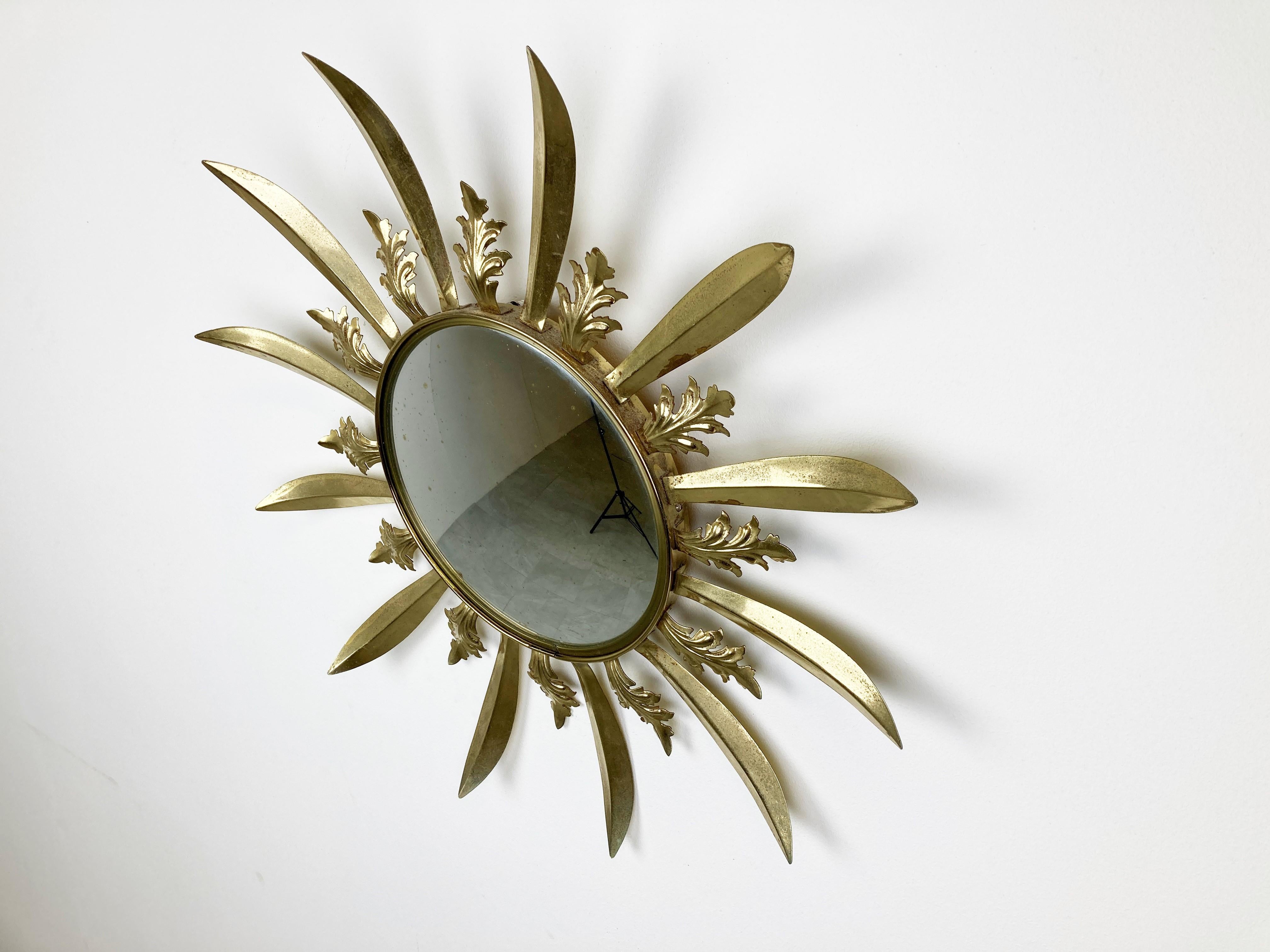 VIntage Spiegel mit Sonnenschliff aus Messing, 1970er Jahre im Angebot 2