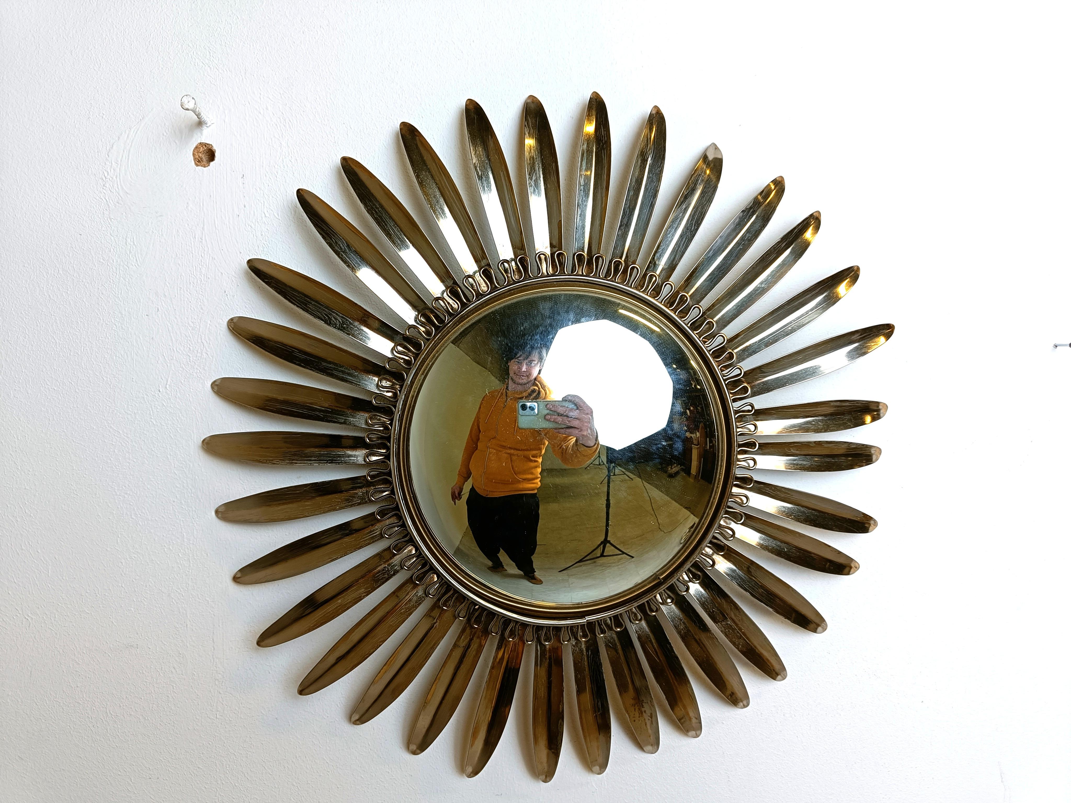 Specchio a raggiera in ottone vintage, anni '70 in vendita 1