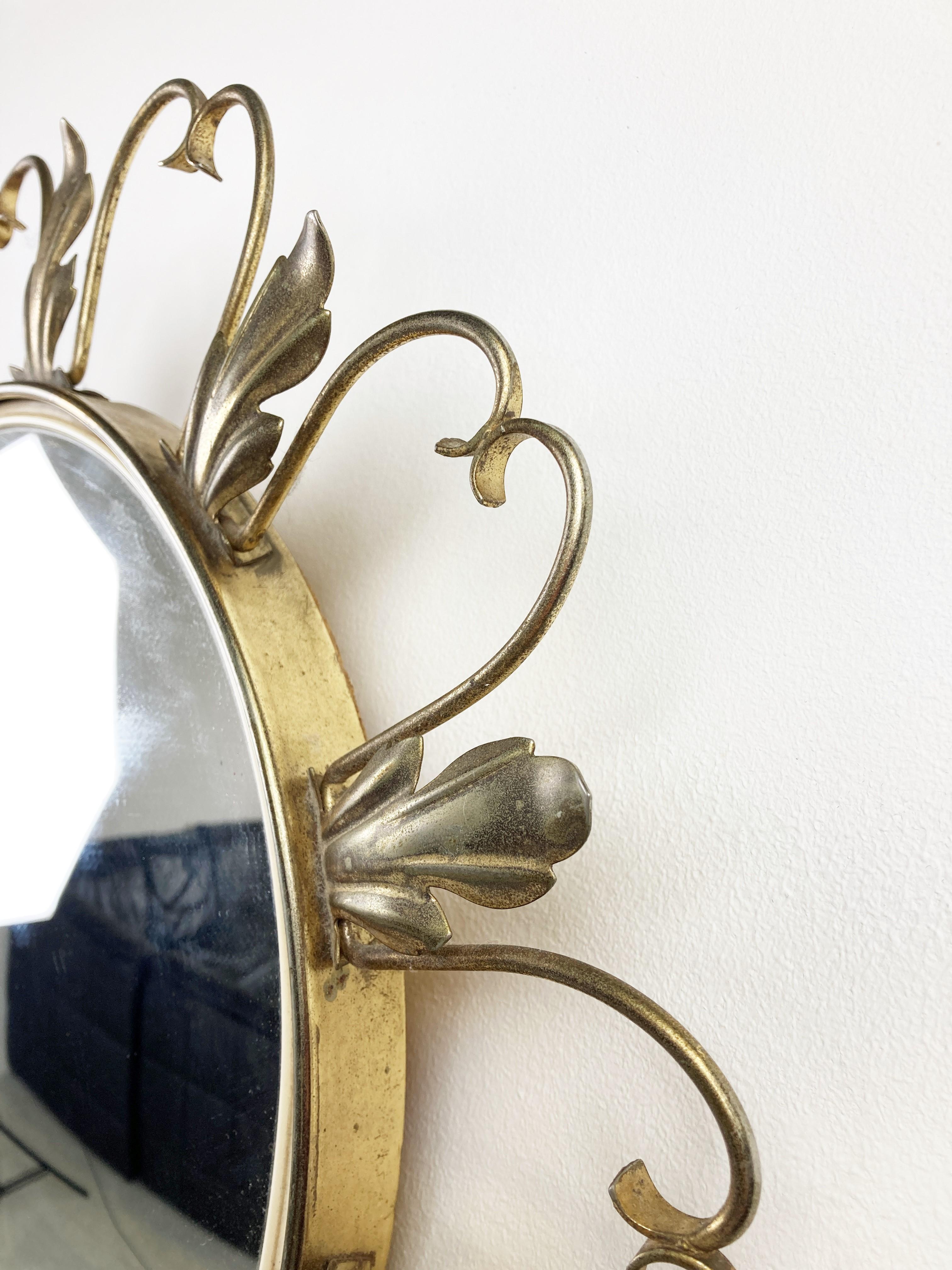 Midcentury brass sunburst or flower mirror with convex glass.

This mirror fits in most interiors and is a perfect add-on for a regency style interior.

Good condition.

France - 1970s

Diameter: 46cm/18.11'.


