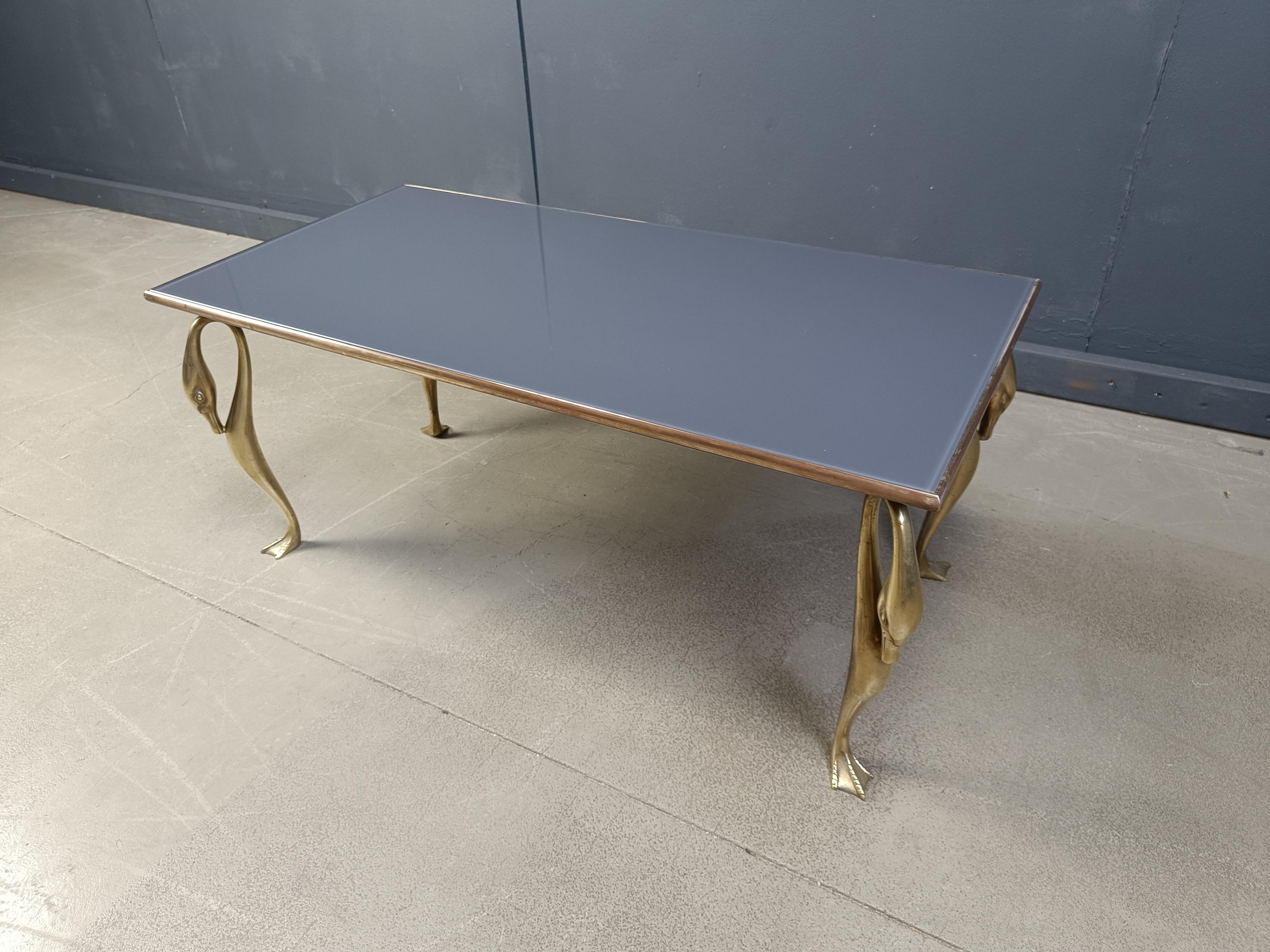 Hollywood Regency Vintage brass swan coffee table, 1970s For Sale
