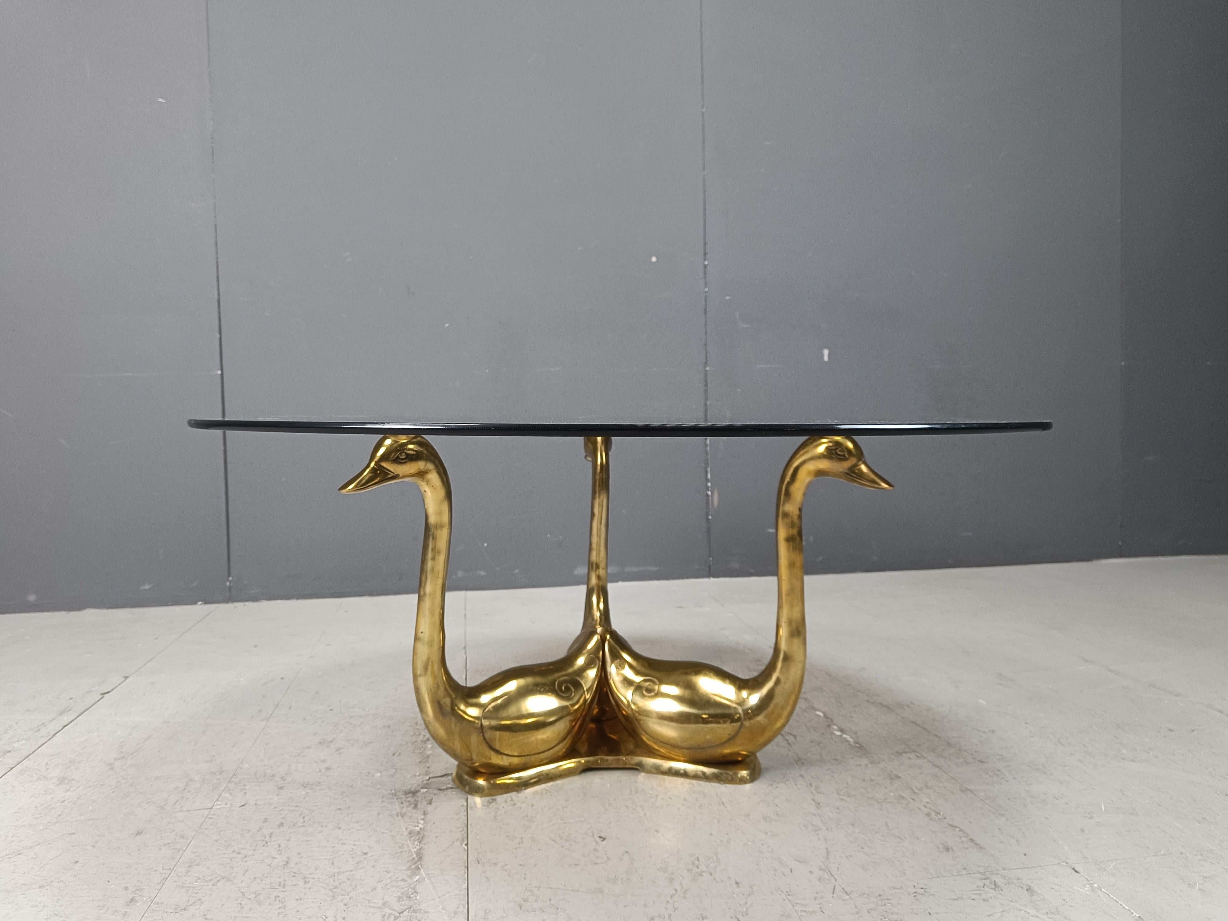 Vintage brass swan coffee table, 1970s In Good Condition In Leuven, Vlaams Gewest