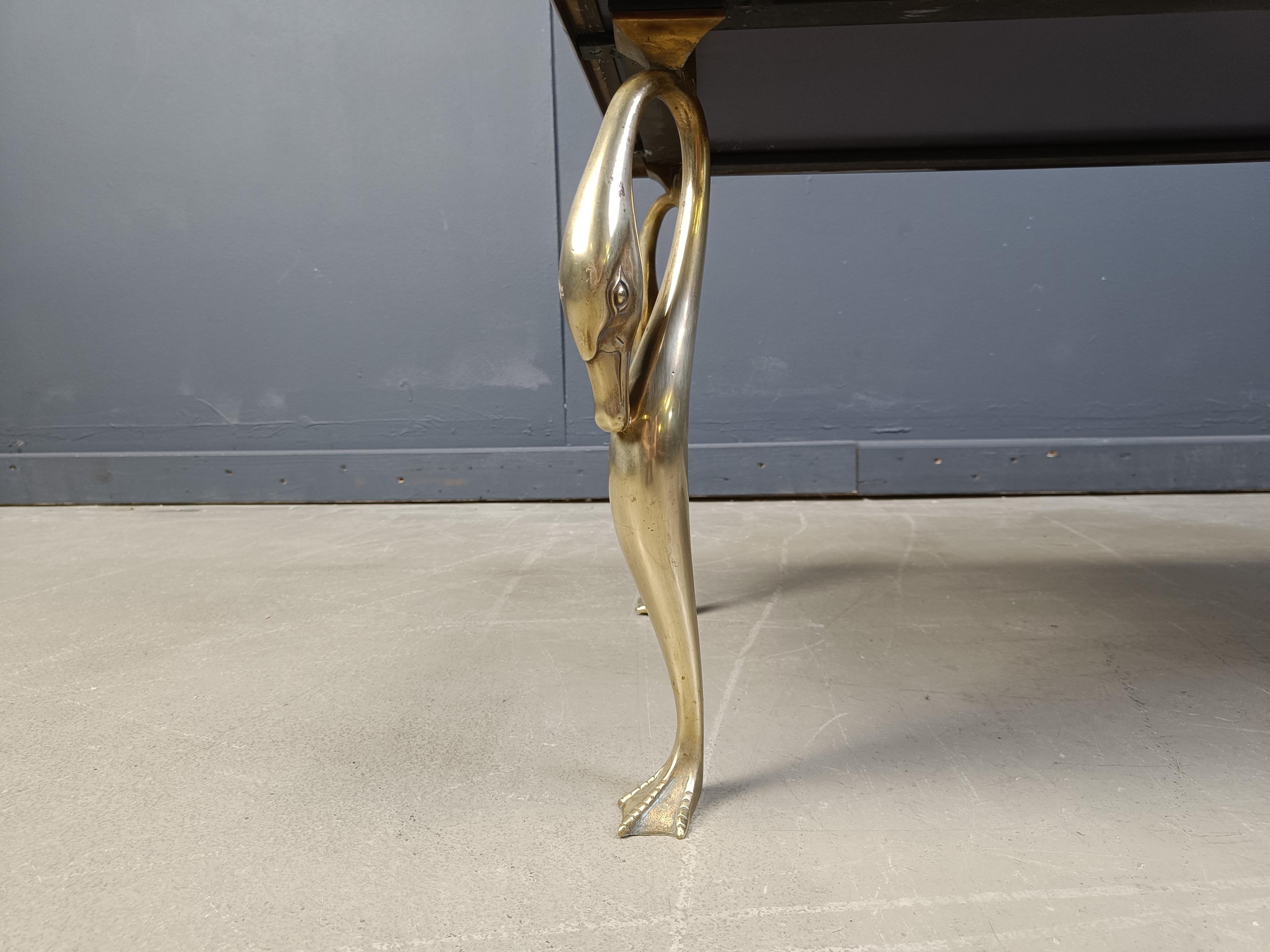 Vintage brass swan coffee table, 1970s In Good Condition For Sale In Leuven, Vlaams Gewest