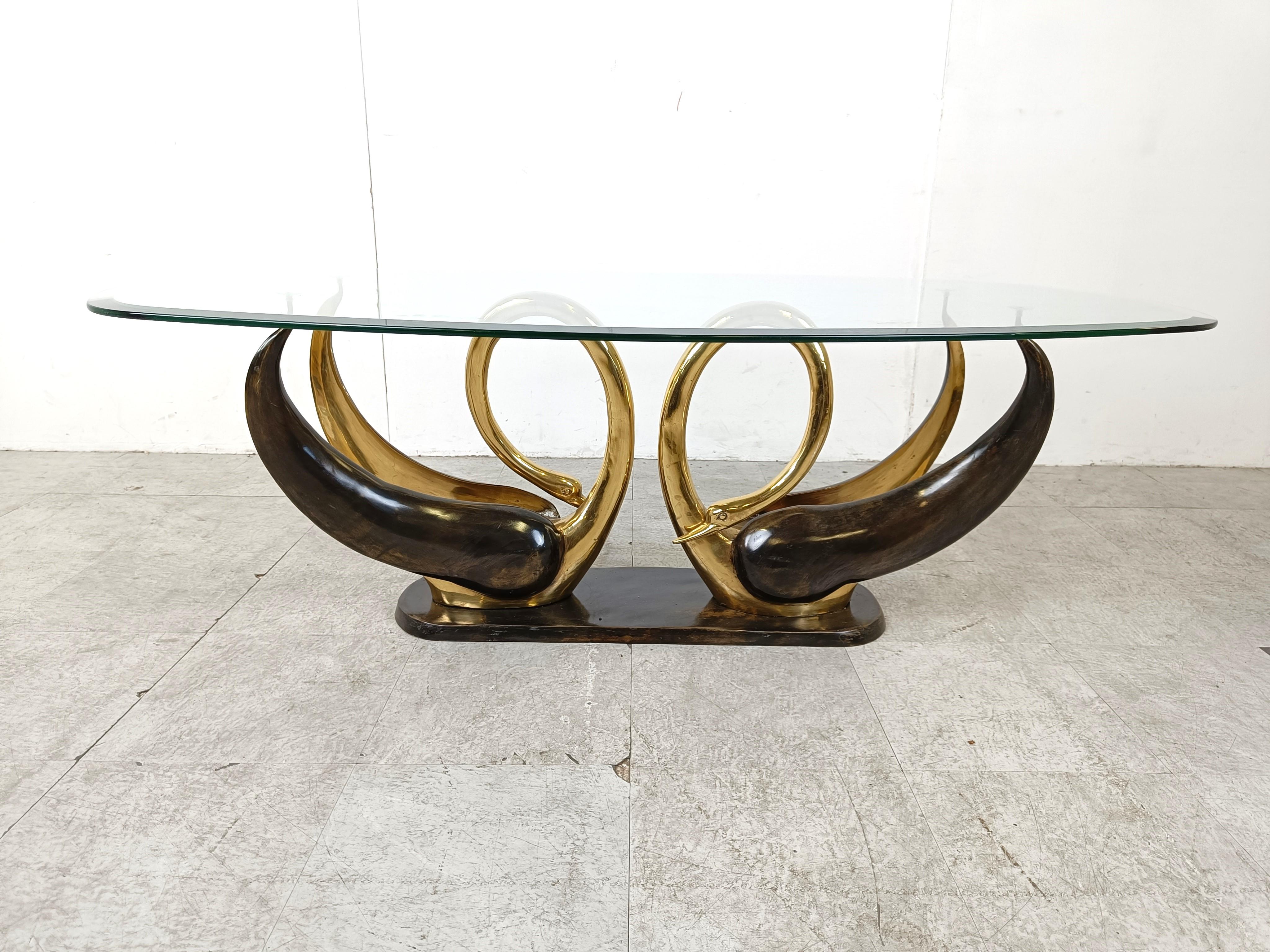 Hollywood Regency Vintage brass swan coffee table, 1980s For Sale