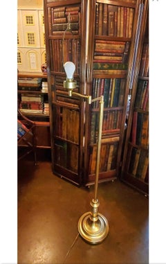 Lampada da terra a braccio oscillante in ottone vintage