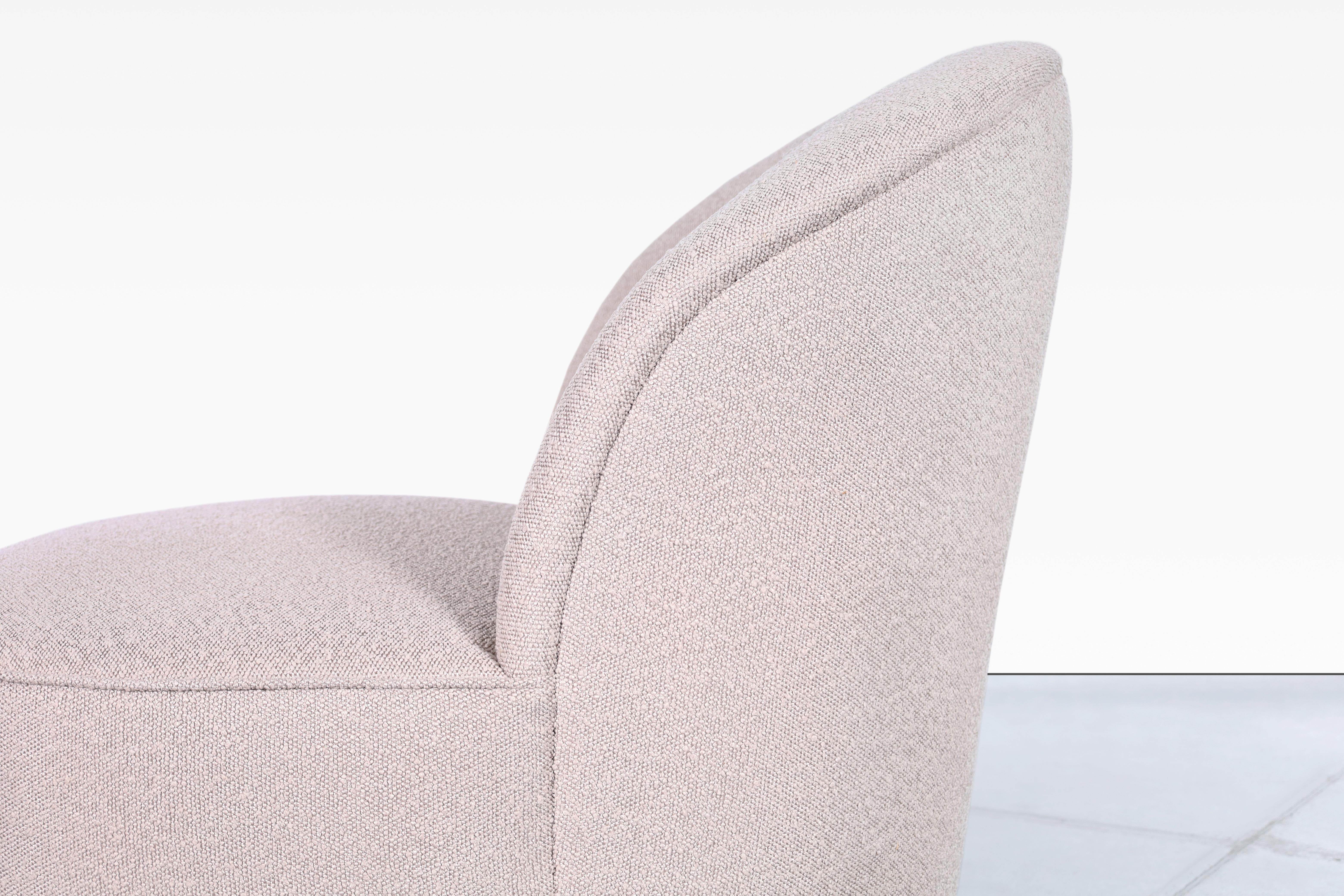 Chaises longues pivotantes en laiton en vente 3