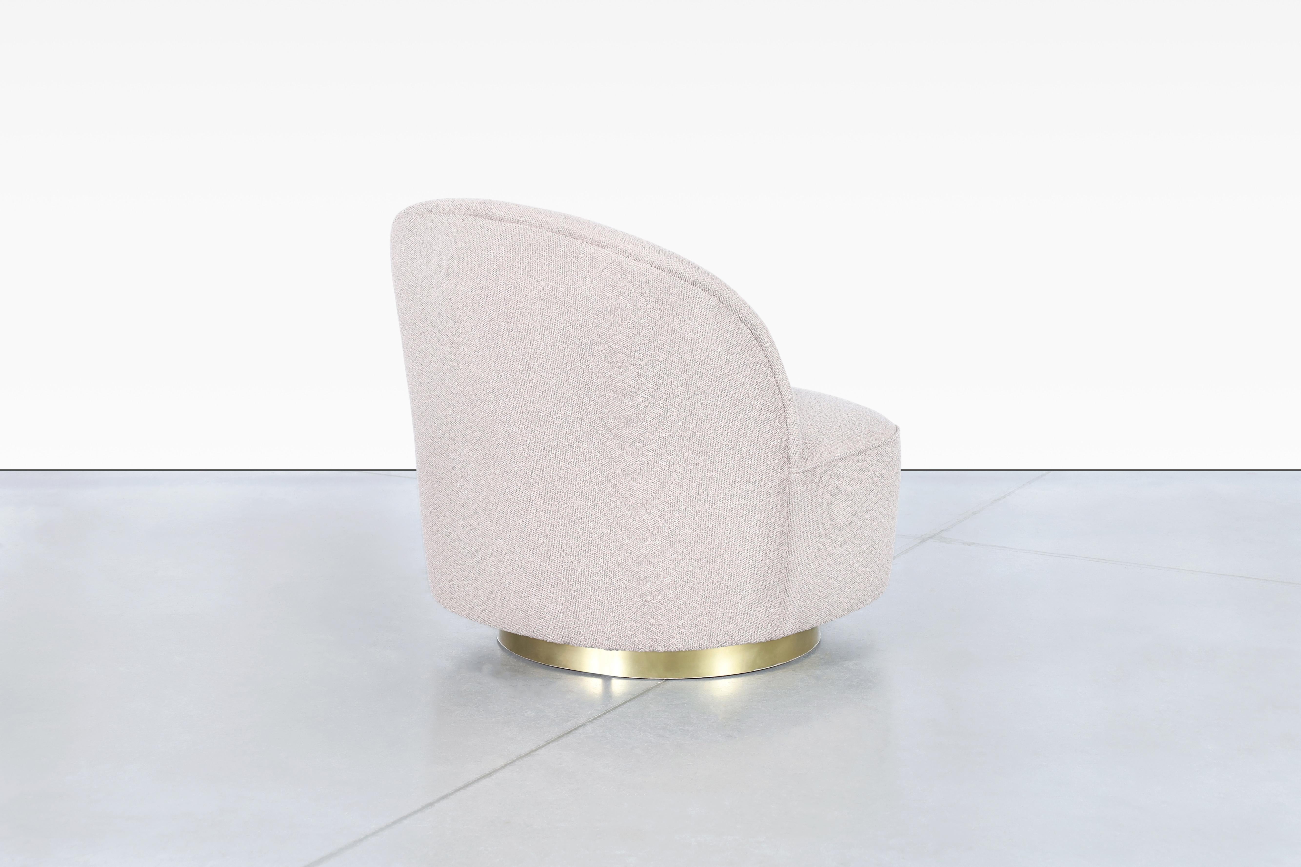 Chaises longues pivotantes en laiton en vente 4