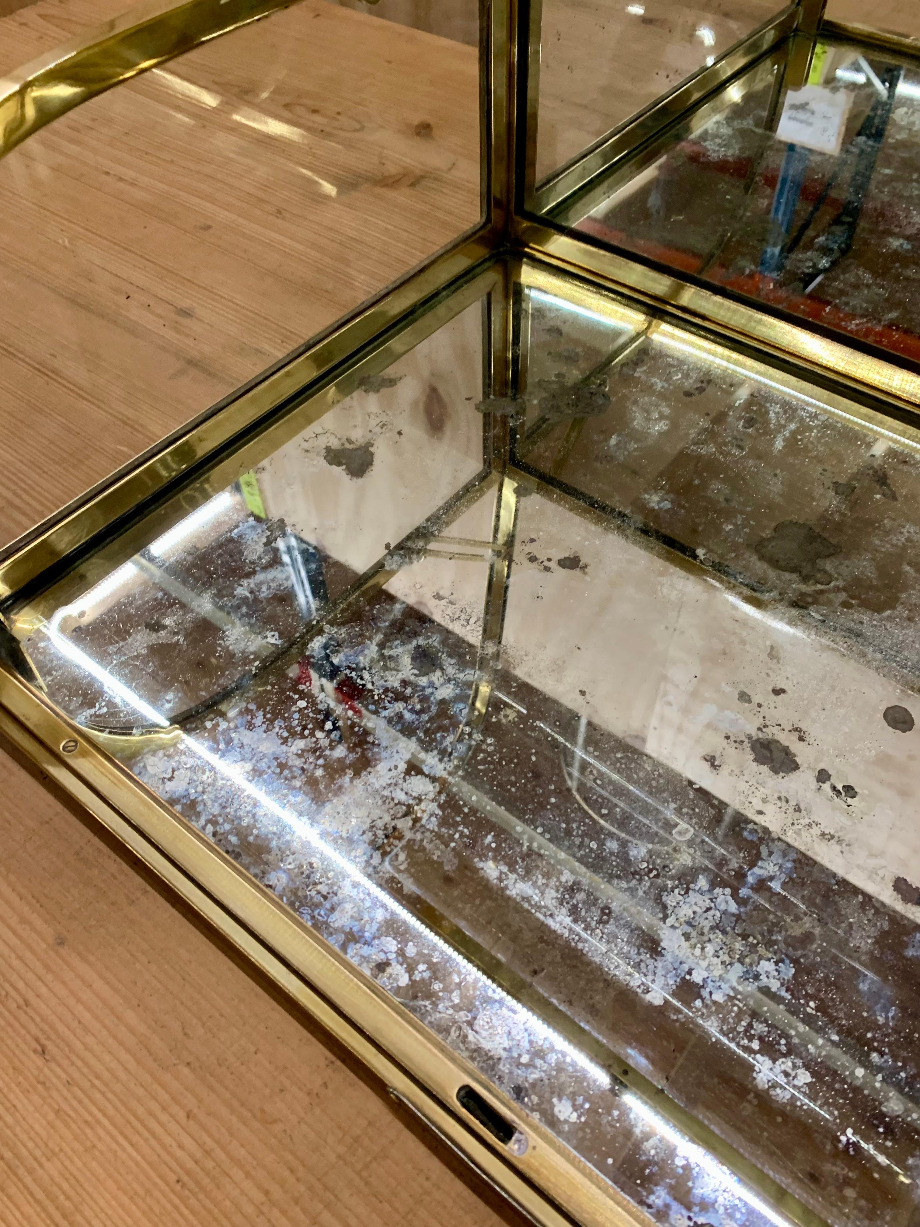 Vitrina de mesa de latón vintage - Vitrine en venta 8