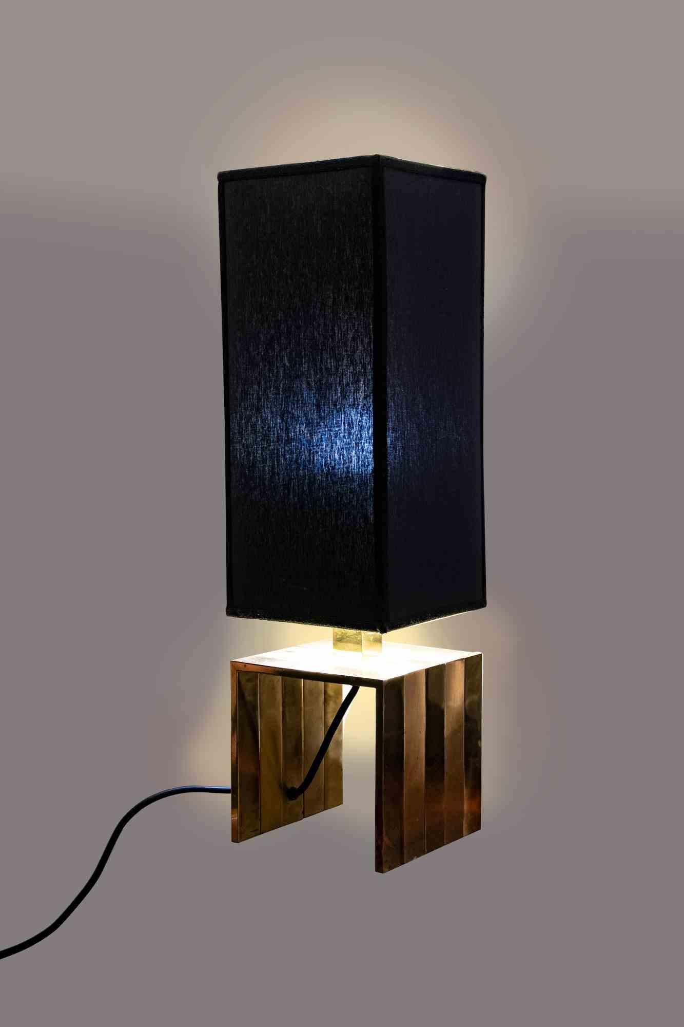 Brass table lamp is an original design furniture realized in the 1970s by Fratelli Martini.

A beautiful vintage floor lamp.

Realized in Brass.

Made in Italy.

Total dimensions: 65 x 20 x 20 cm.
 
