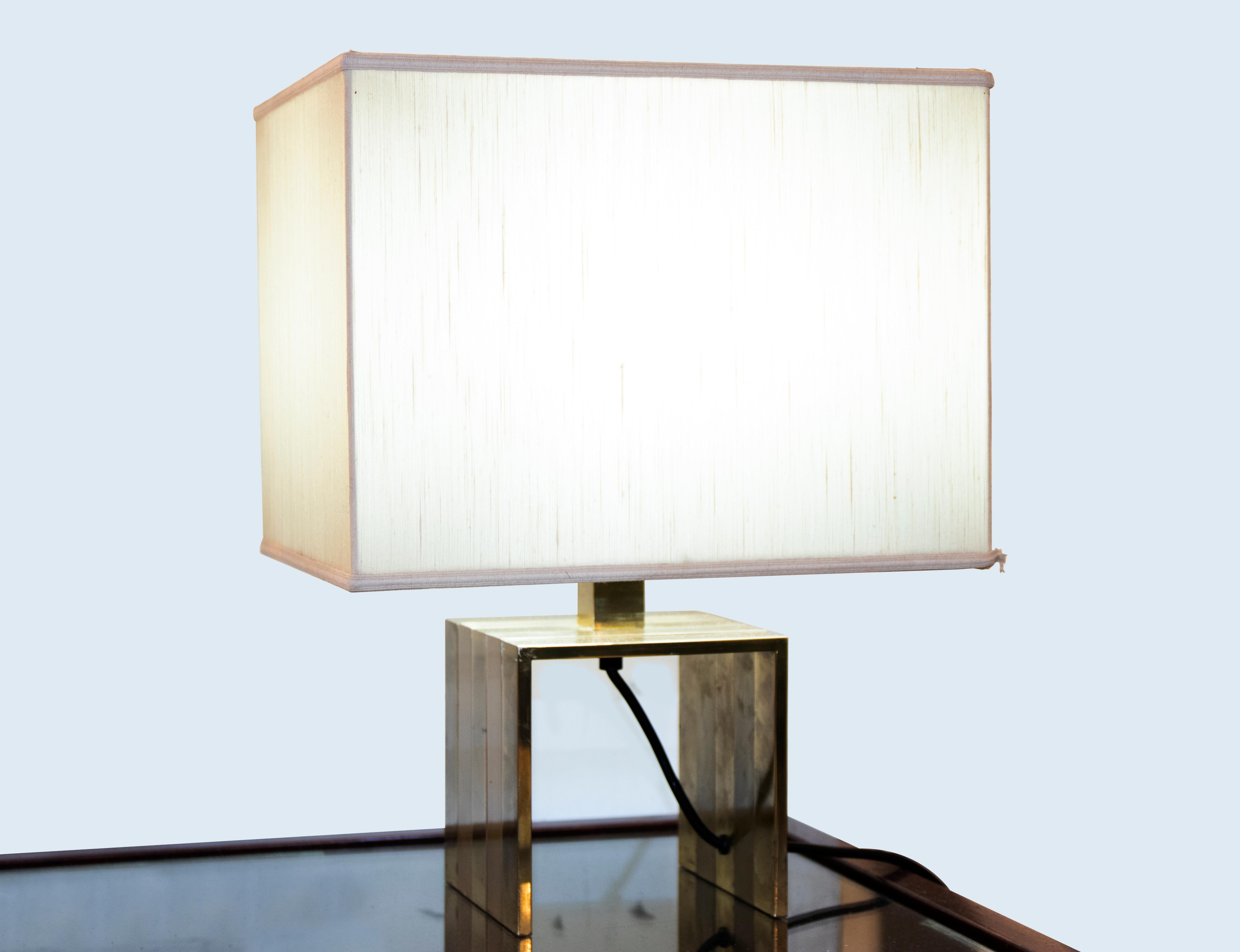 Vintage table lamp is an original design lamp realized and created in the 1960s by the Italian designer Romeo Rega (Rome, 1925-Rome, 1968). The lamp is realized in brass and has a square base

Total dimensions: 70 x 25 x 25. Base dimensions: 25 x