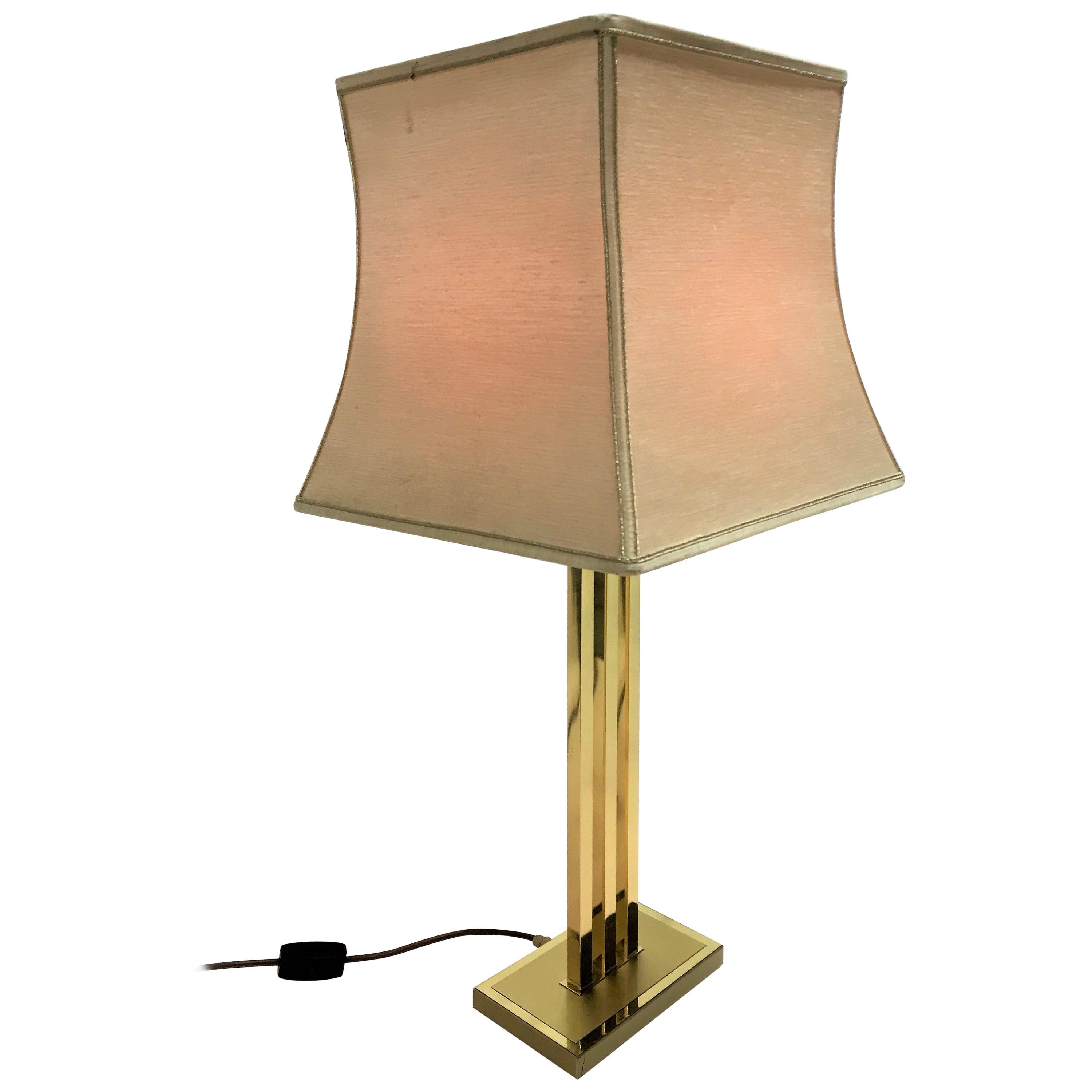 Beautiful table lamp by Willy Rizzo for Lusterie Deknudt.

Although dating from the 1970s this table lamp look modern due to the timeless design.

Finished with a beautiful lamp shade.

The lamp emits a warm light.

Labeled at the