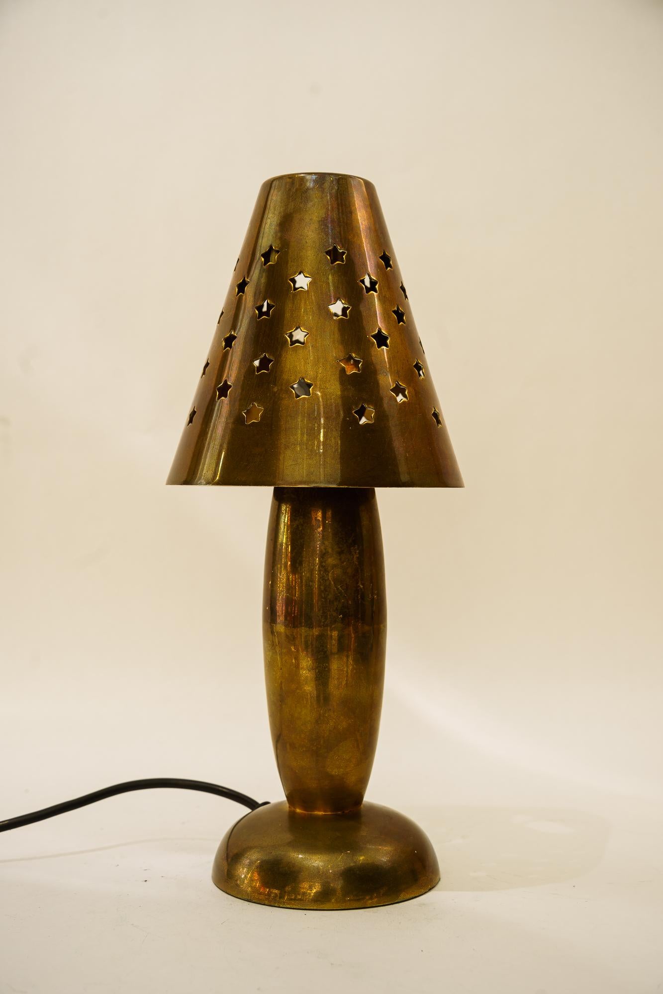 Vintage brass table lamp vienna around 1960s
Brass original condition
Original patina