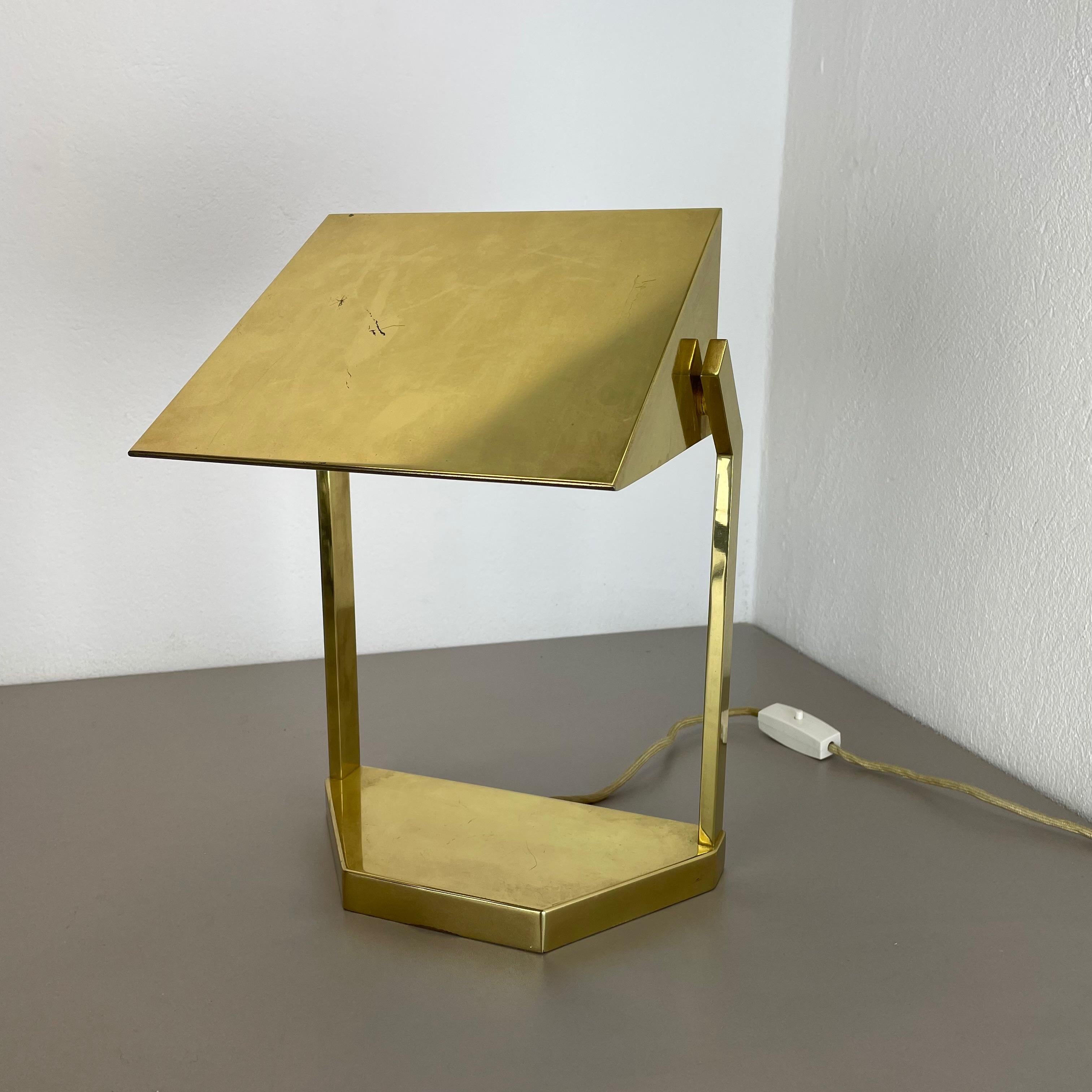 Article:

Table light


Origin:

Germany


Producer:

Vereinigte Werkstätten München


Age:

1970s



This original vintage Minimalist table light was produced in the 1970s in Germany by Vereinigte Werkstätten München. It is