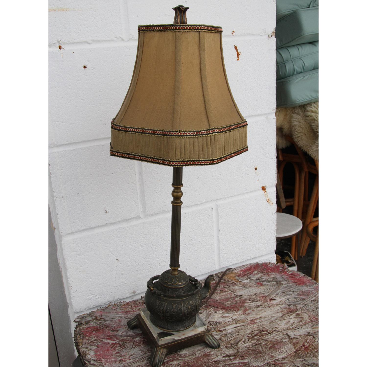 Lámpara tetera vintage de latón by Quoizel en venta 6