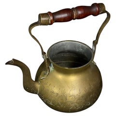 Tetera Vintage de Latón con Diseño Grabado, India, Siglo XX - 2Y362