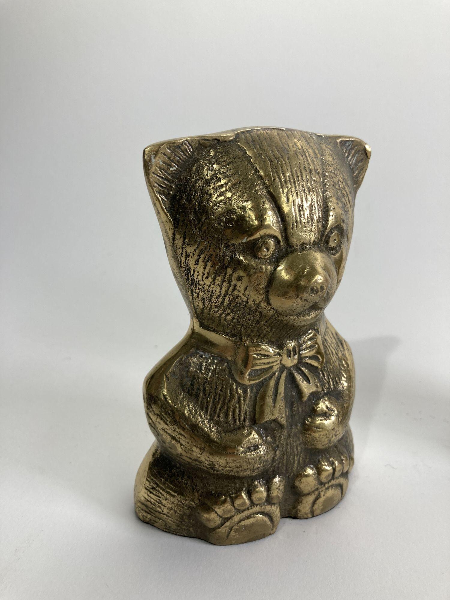 Vintage mid-century brass teddy bear bookends.
These pair of teddy bear would make a luxurious addition to any room, and especially as part of a nursery or kid's room decor.
Size each: 5''H x 3.25''W x 1.50