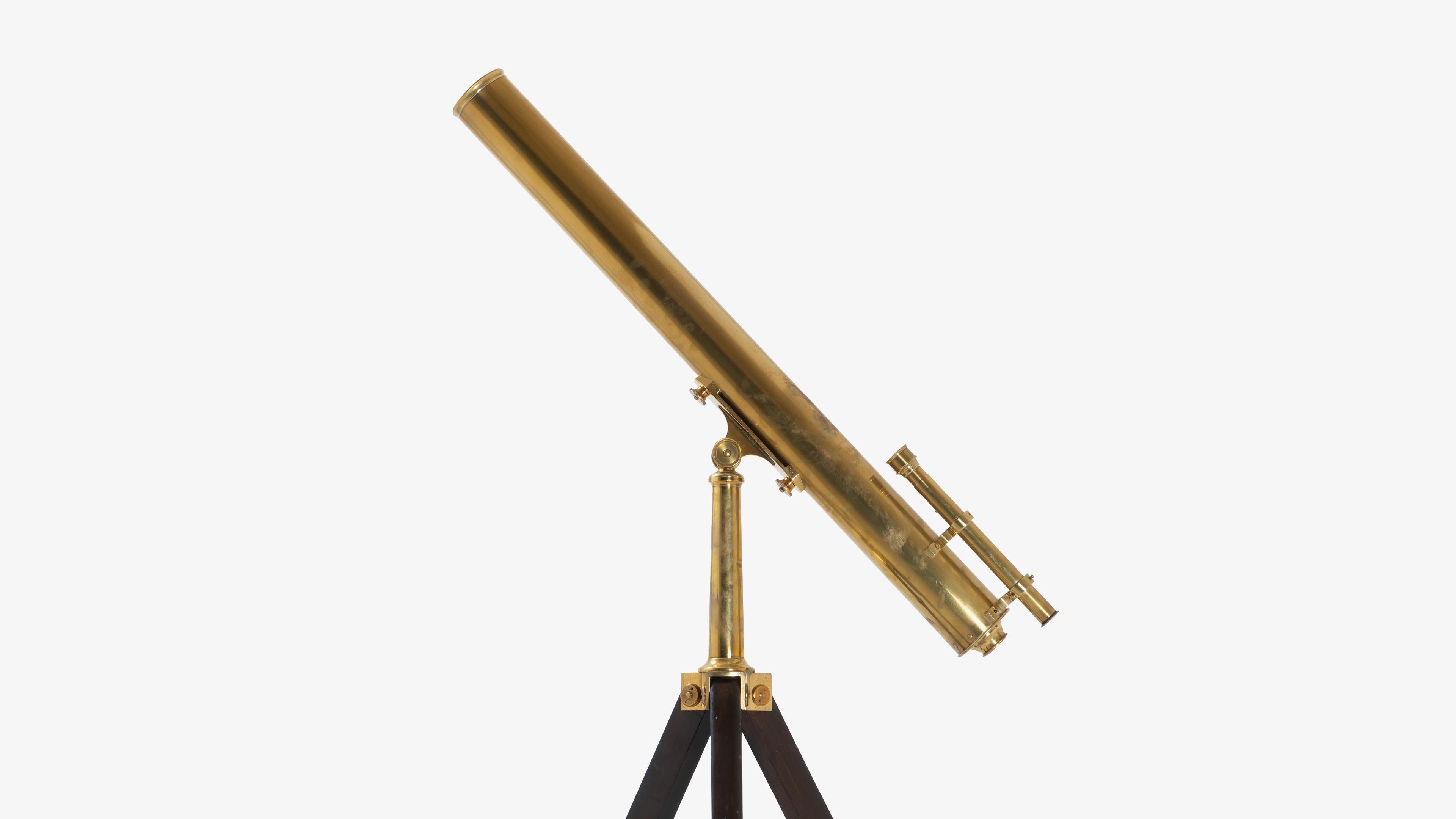 A handsome curiosity every refined home needs. This vintage telescope is an excellent example of early English telescope design, this piece by none other than Broadhurst Clarkson & Co. The company itself has a long history of partnerships and name