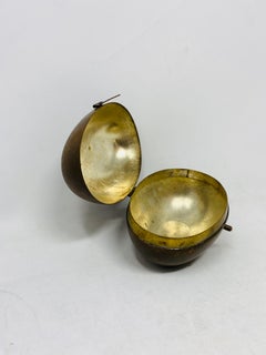 Estuche dedal vintage de latón con motivo de bambú grabado