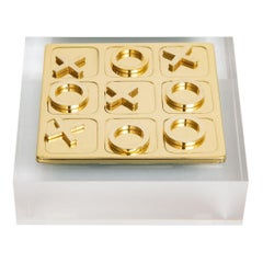 Jeu Tic Tac Toe vintage en laiton sur socle en lucite personnalisé