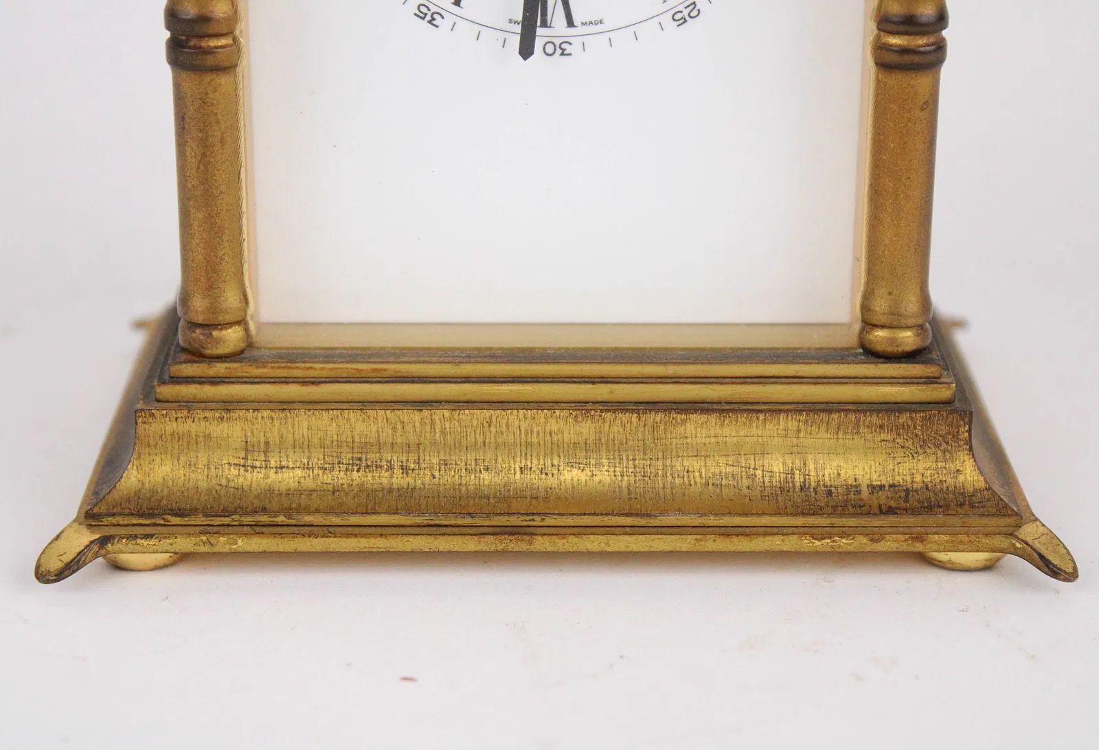 Classico americano Tiffany & Co. d'ottone d'epoca. Orologio a carrozza a forma di pagoda in vendita