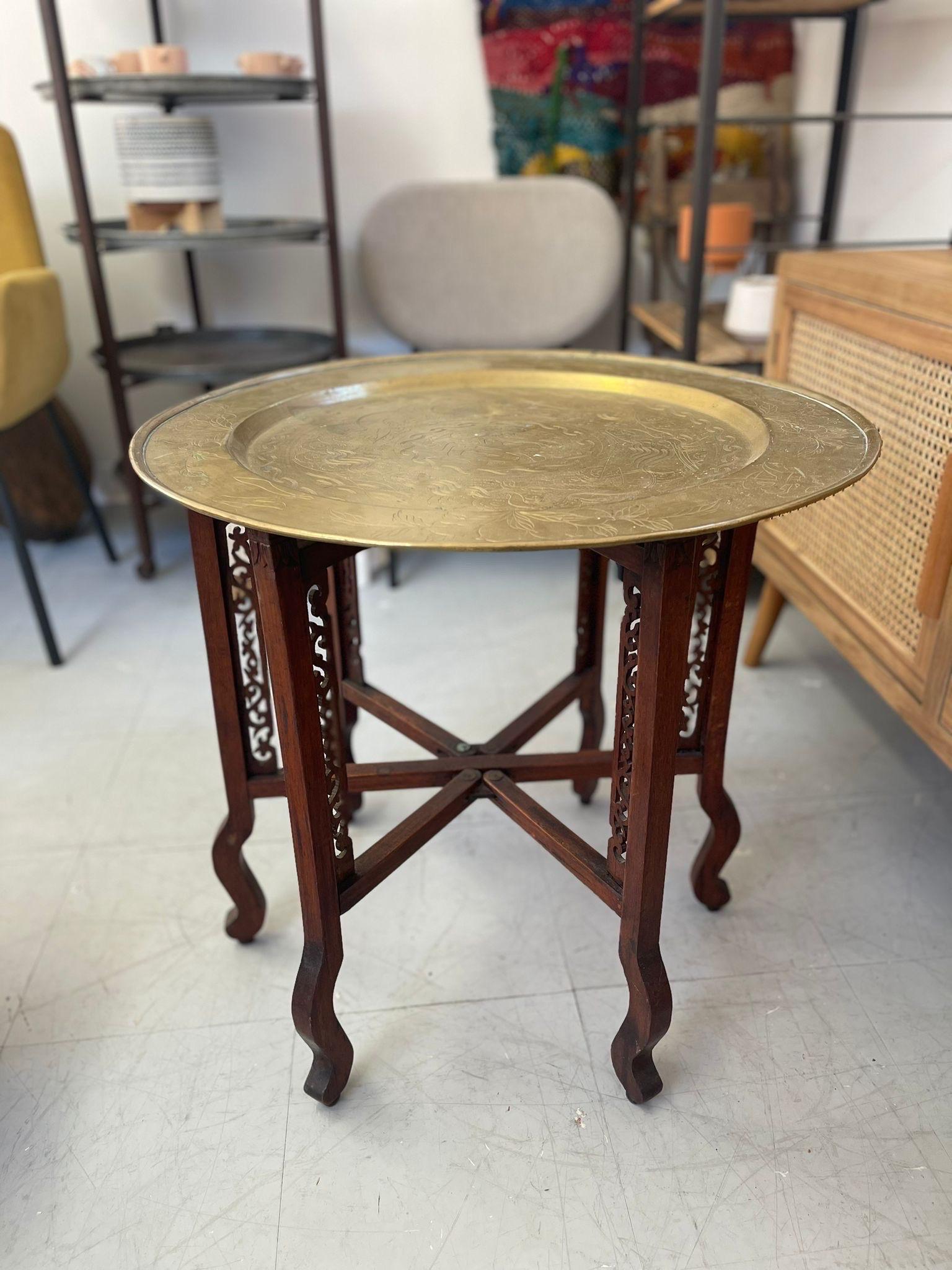 Antique Style Table with intricate Markings on the Top.Base has Wood Carved Features and Unit Legs.Top is Detachable. Vintage Condition Consistent withSge as Pictured.

Dimensions. 26 Diameter; 24 H