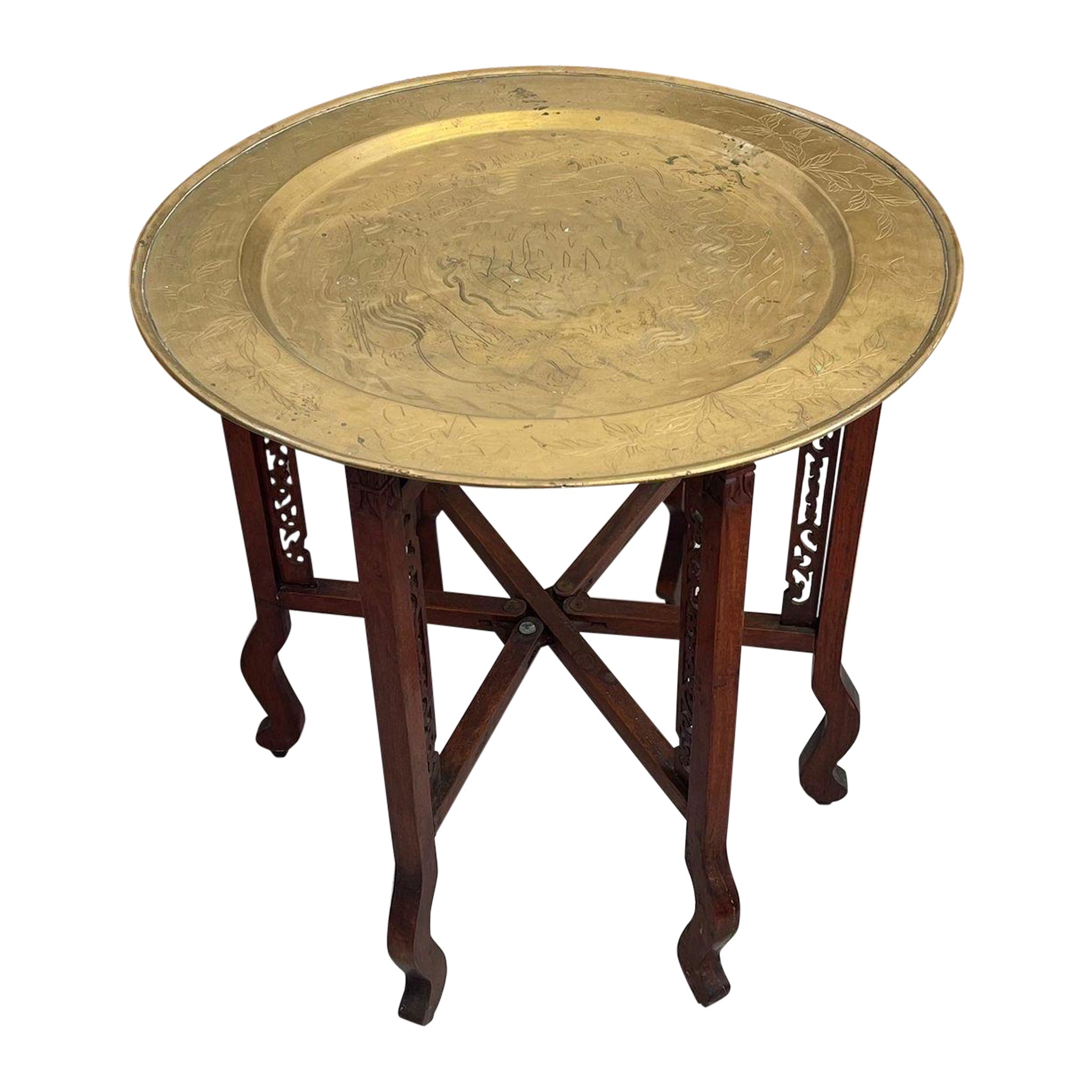 Tavolo vintage con piano in ottone e base pieghevole