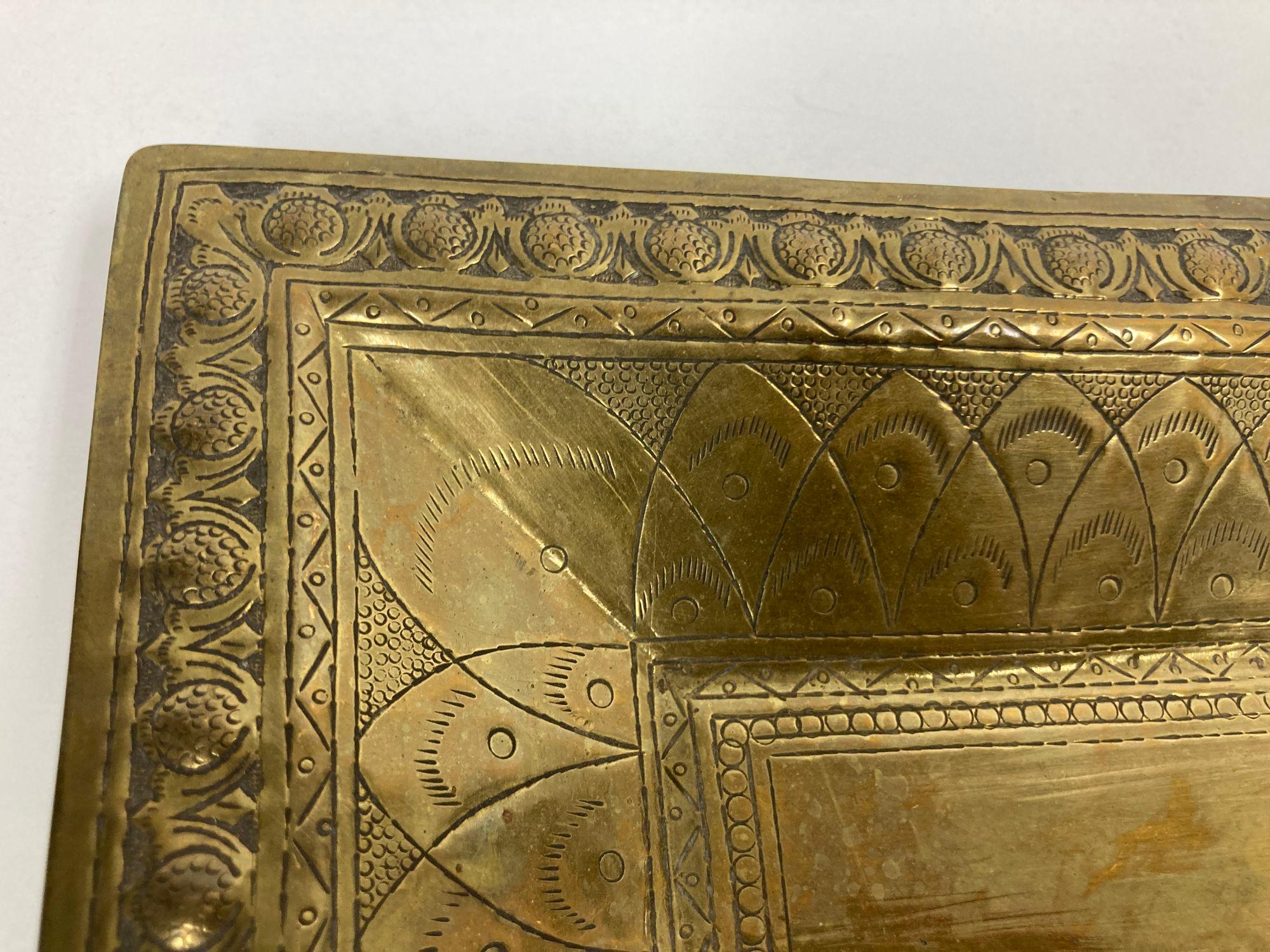 Vintage Brass Tray Indian Mughal Elephants Motif Engraved Serving Platter In Good Condition For Sale In North Hollywood, CA