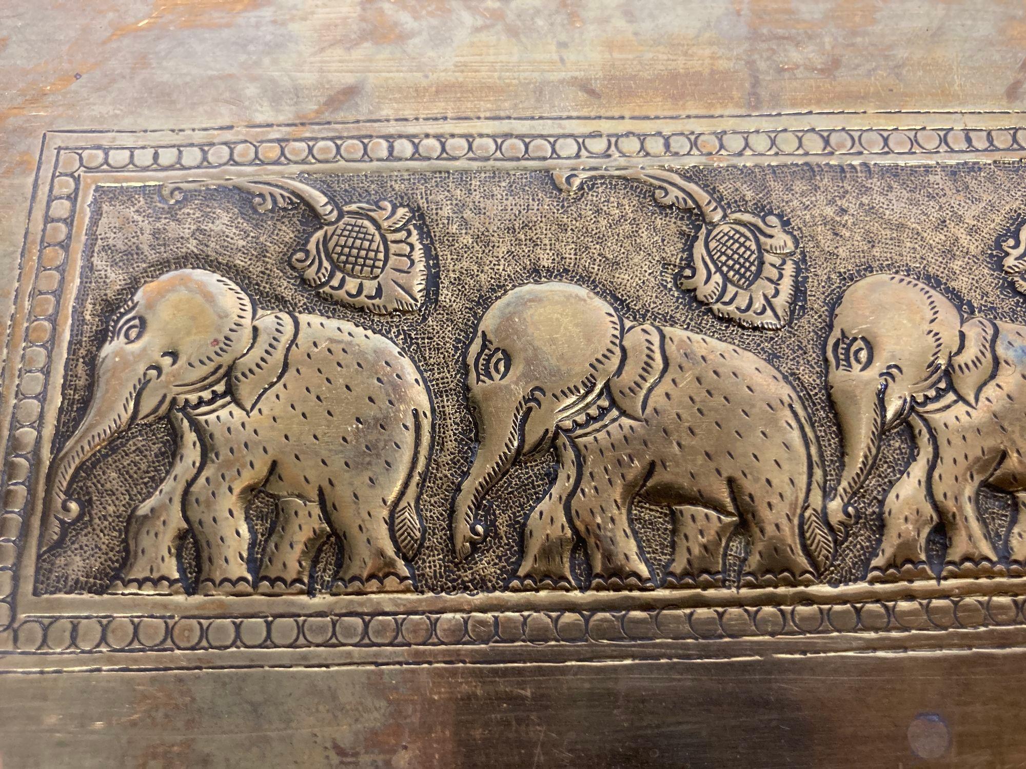 Vintage Brass Tray Indian Mughal Elephants Motif Engraved Serving Platter For Sale 1