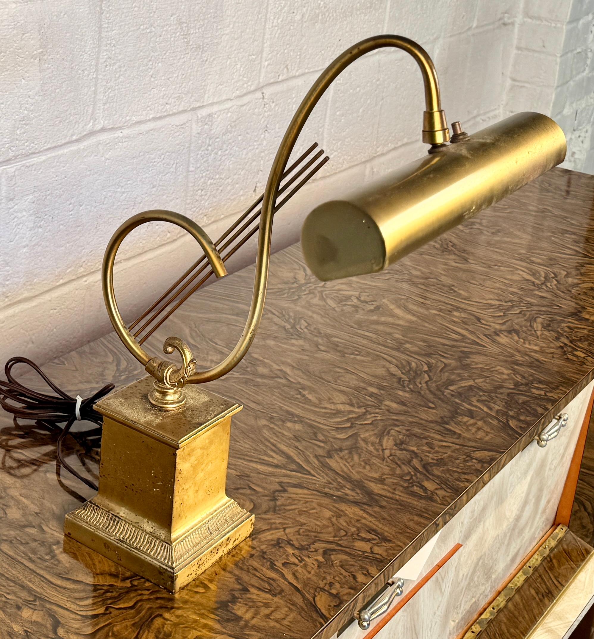 Laiton Lampe en laiton Vintage Treble Clef par Laurel Lighting Company en vente