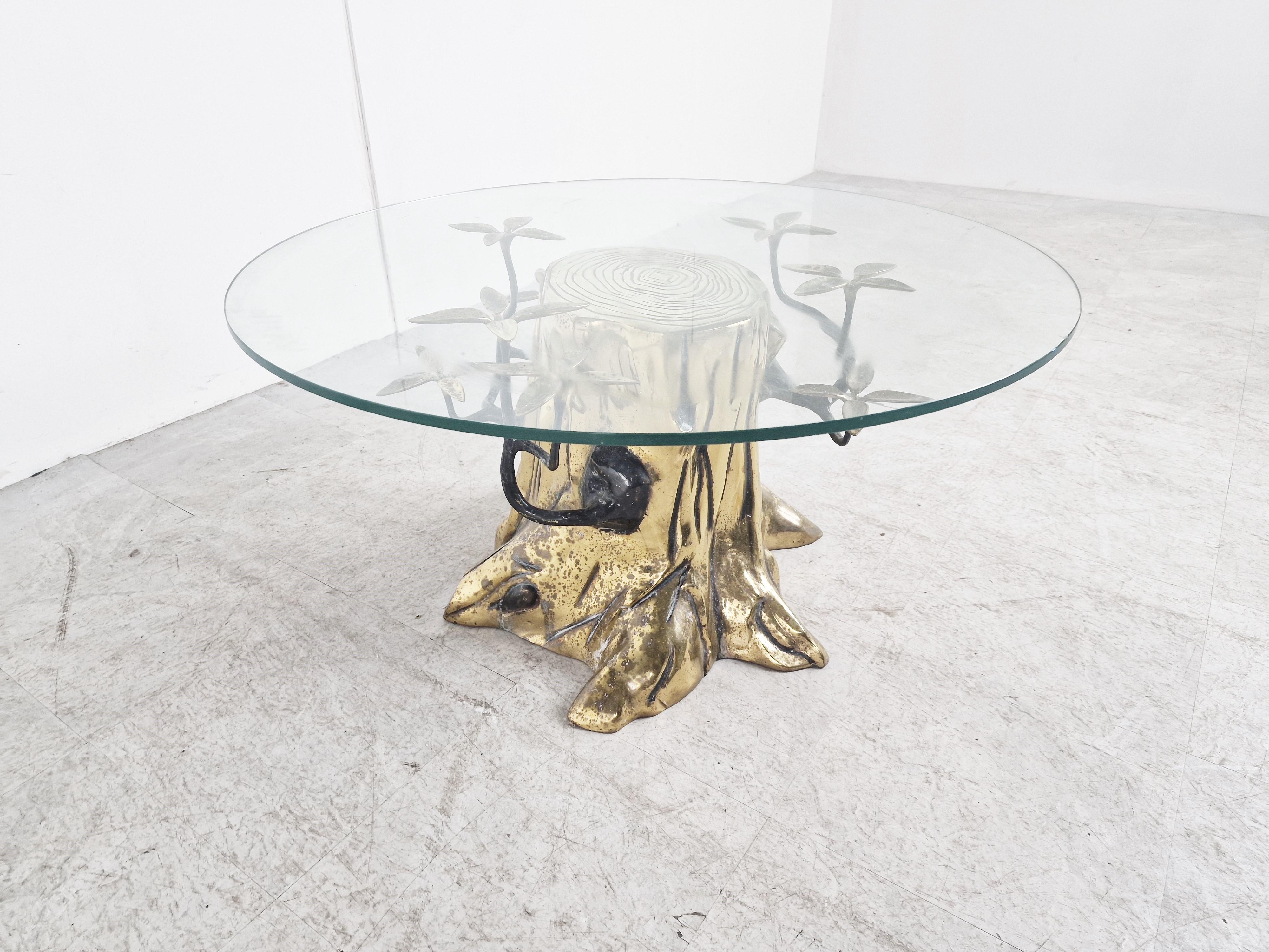 Sculptural brass tree shaped coffee table by Willy Daro.

Great eye catching coffee table.

Patinated brass.

1970s - Belgium

Dimensions:
Height: 42cm/16.53