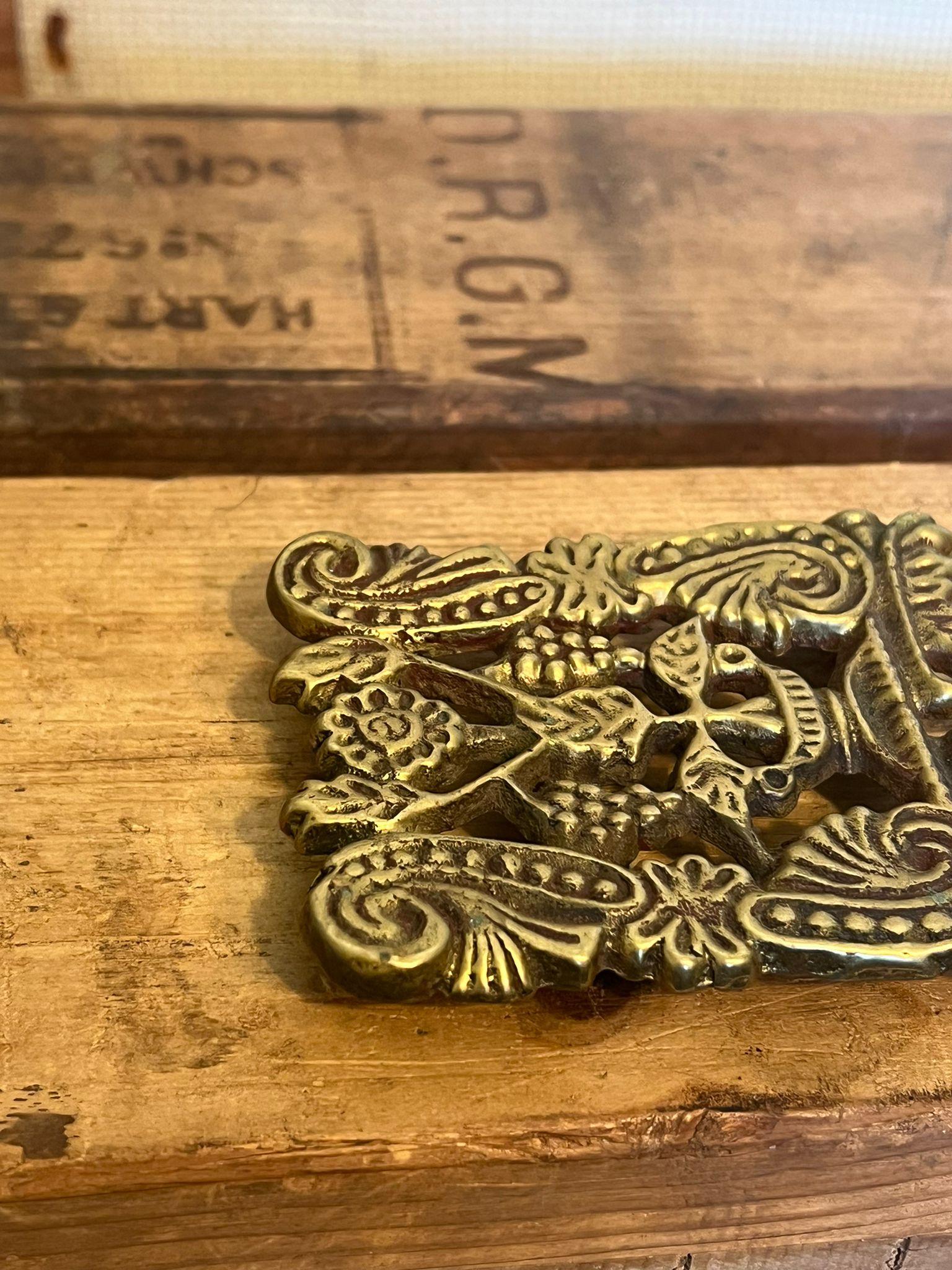 Mid-Century Modern Trivet vintage en laiton poignée longue form A en vente