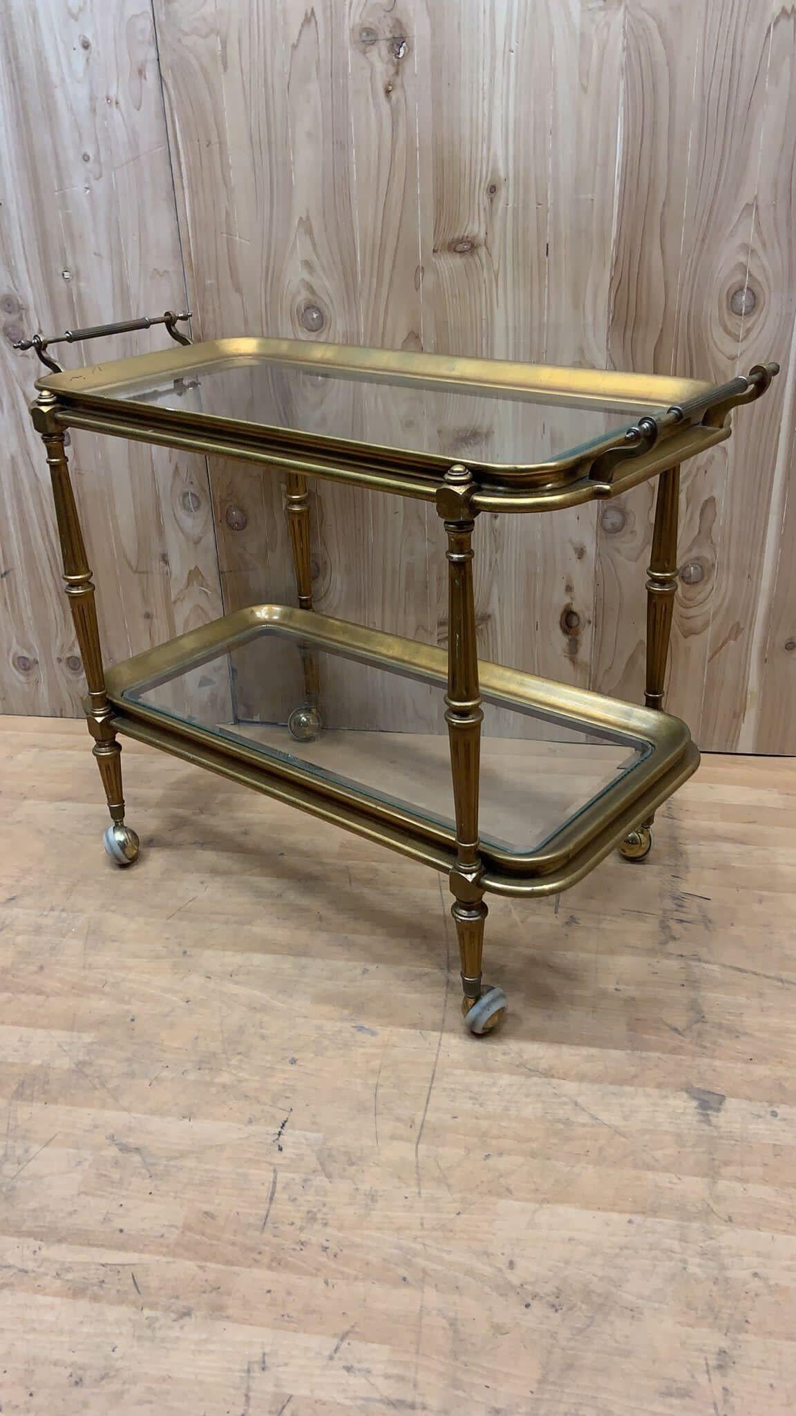 Vintage Brass Two Tier Bar Cart

Vintage modern brass bar/tea cart with two tier glass shelves.

circa: 1970

Dimensions:

H: 32